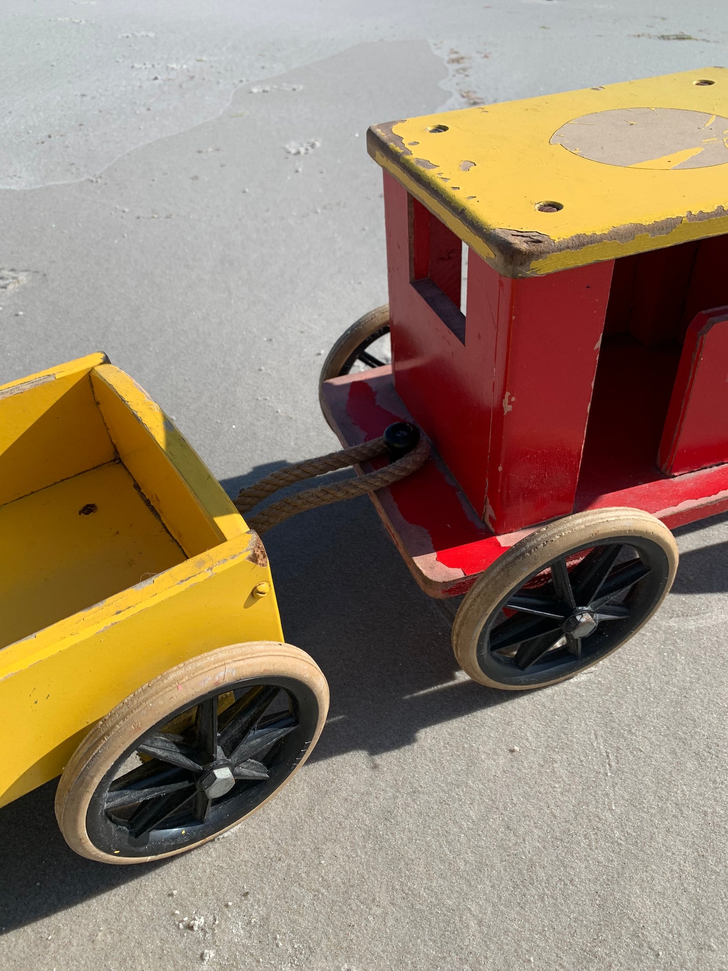 Großer BRIO-Zug mit Waggon
