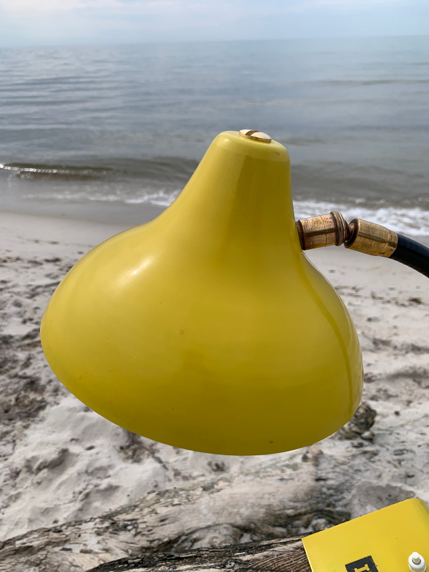 Vintage-Lampe mit IBM-Werbung