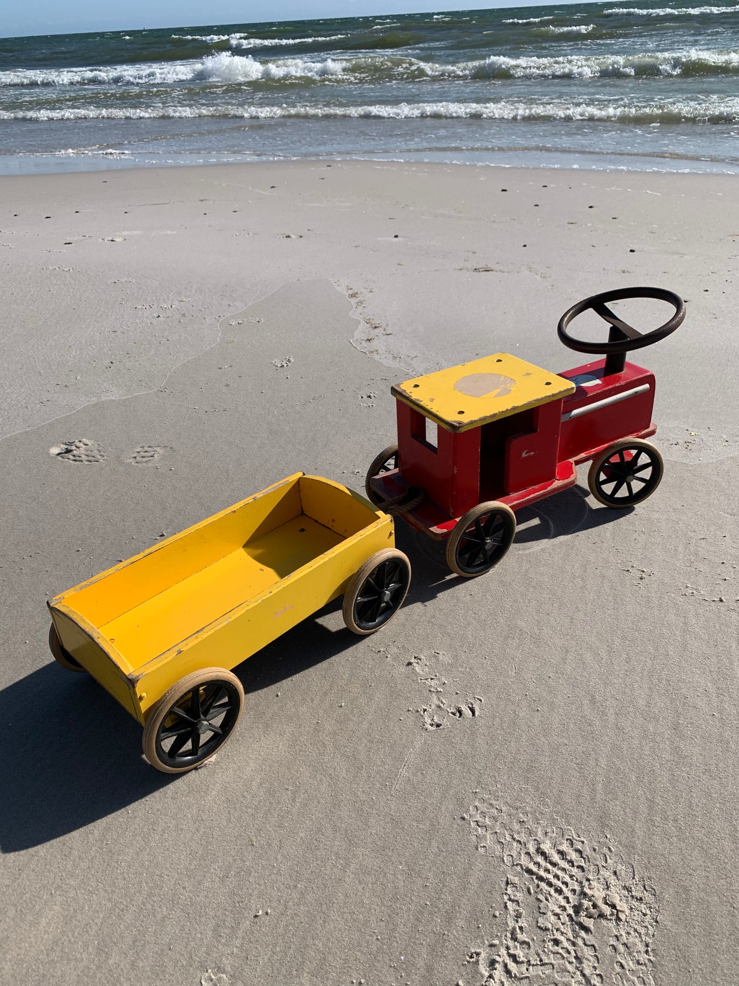 Großer BRIO-Zug mit Waggon