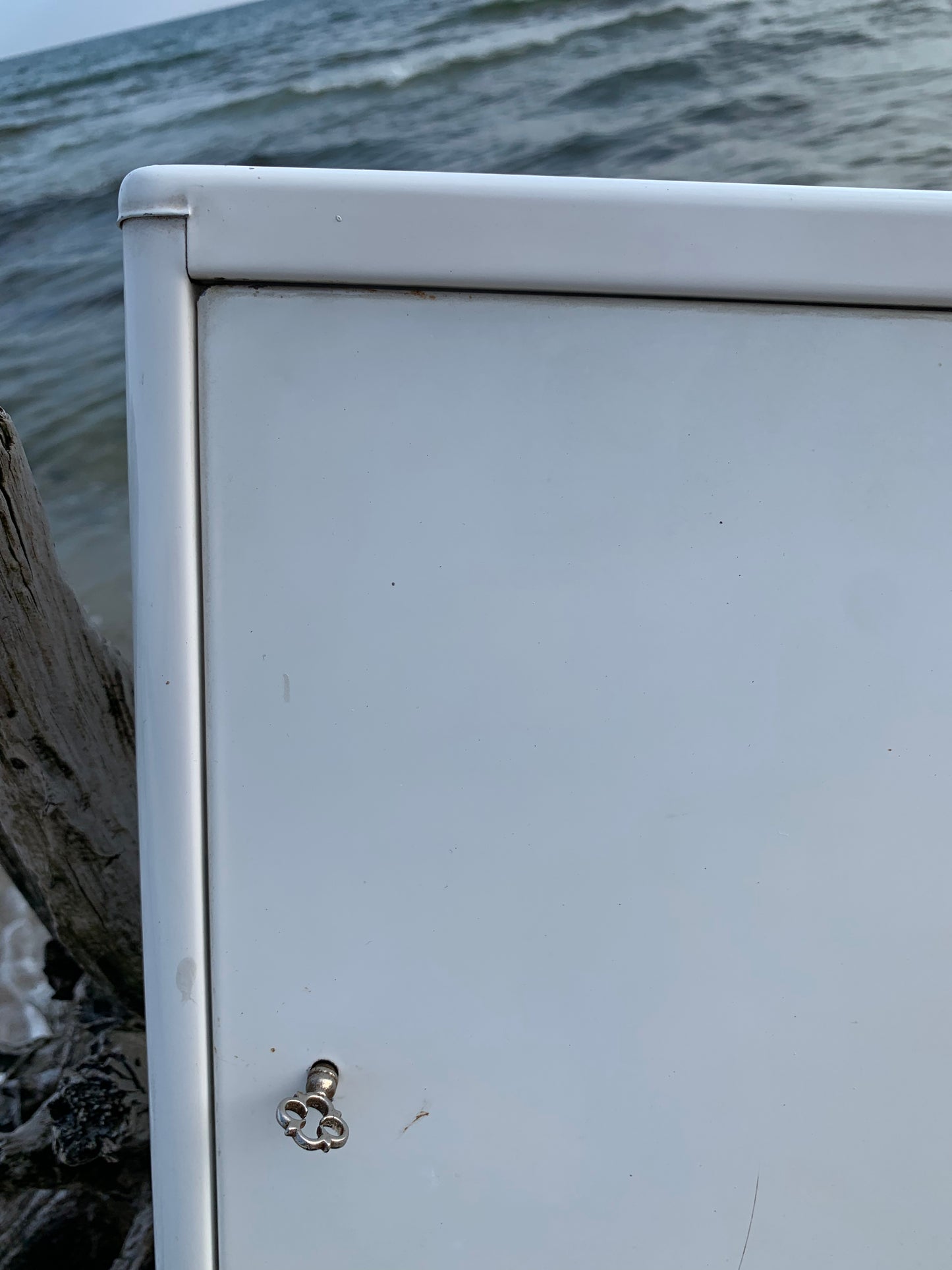 Medizinschrank aus Metall