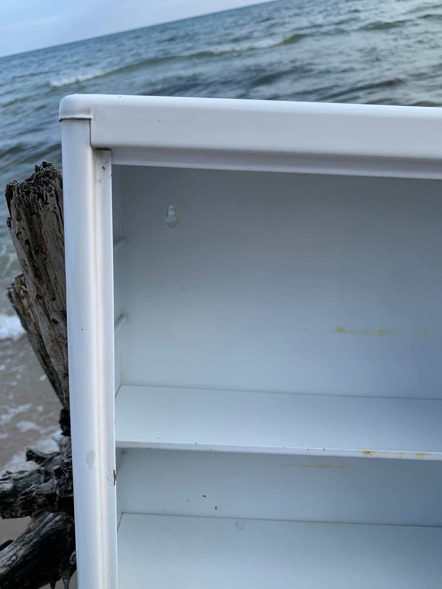 Medizinschrank aus Metall