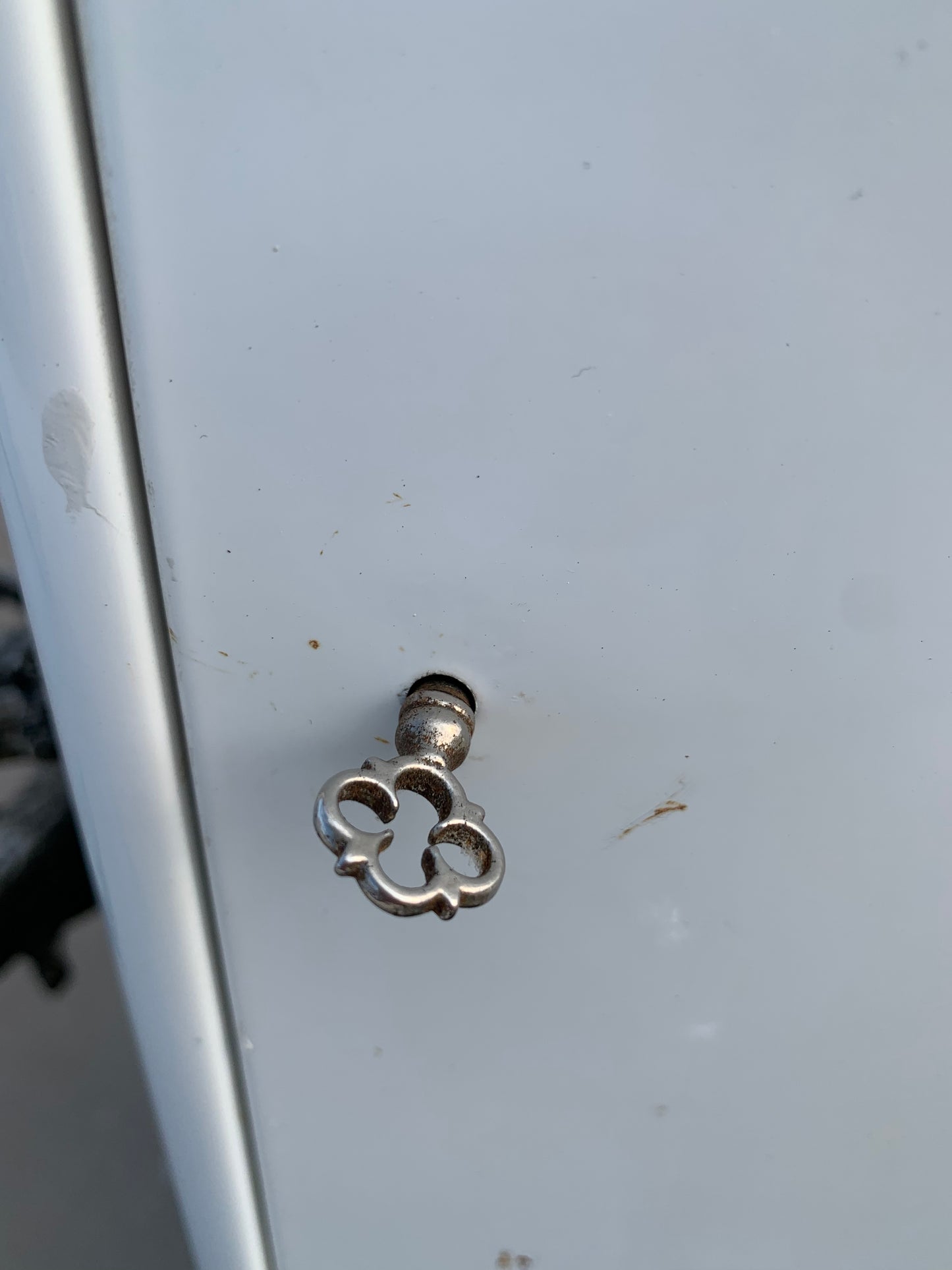 Medizinschrank aus Metall