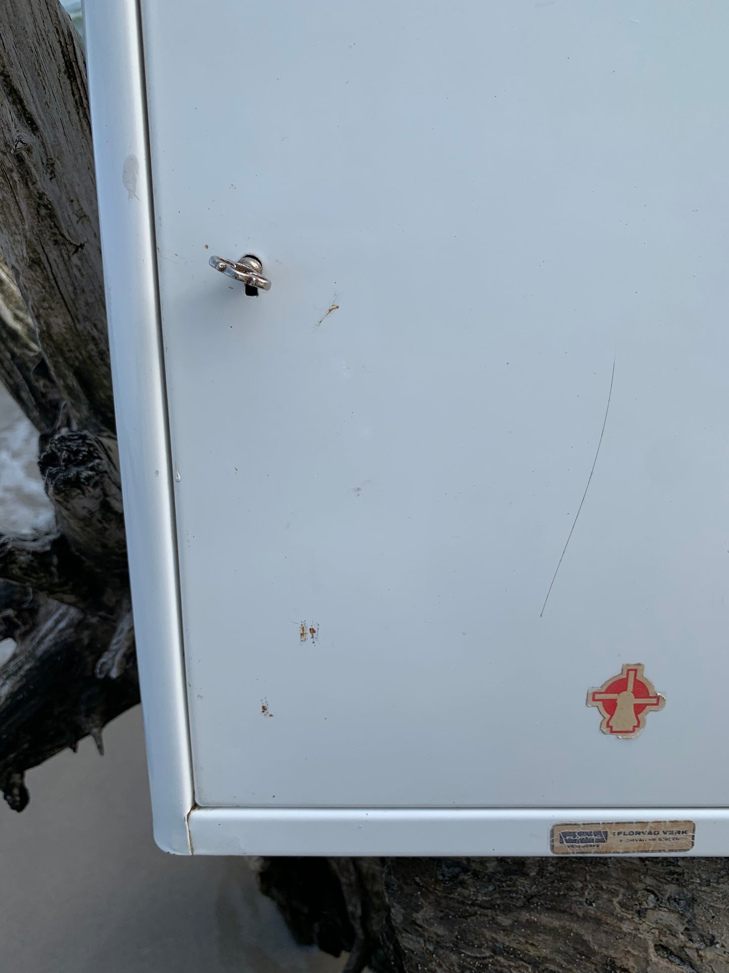 Medizinschrank aus Metall