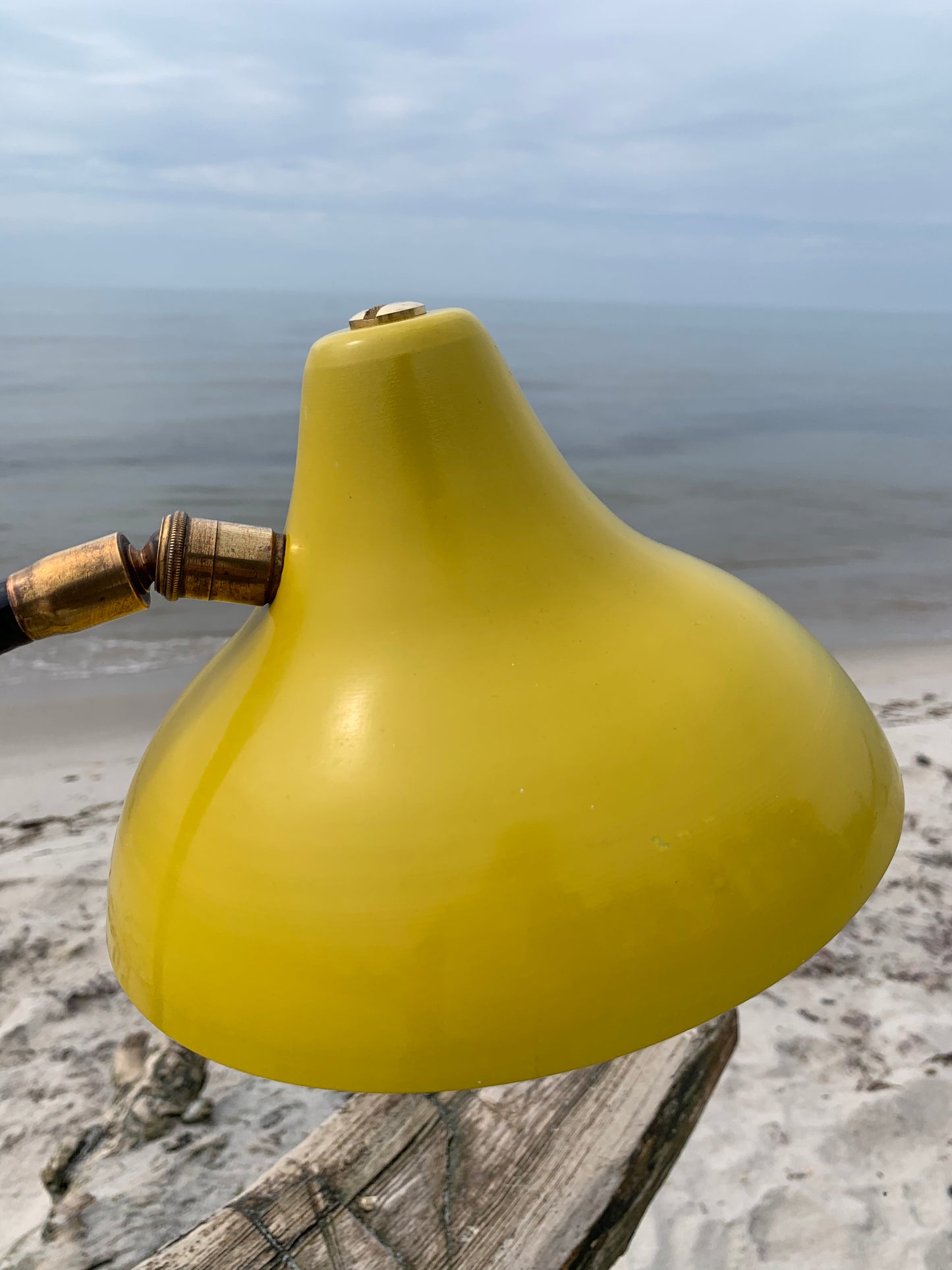 Vintage-Lampe mit IBM-Werbung