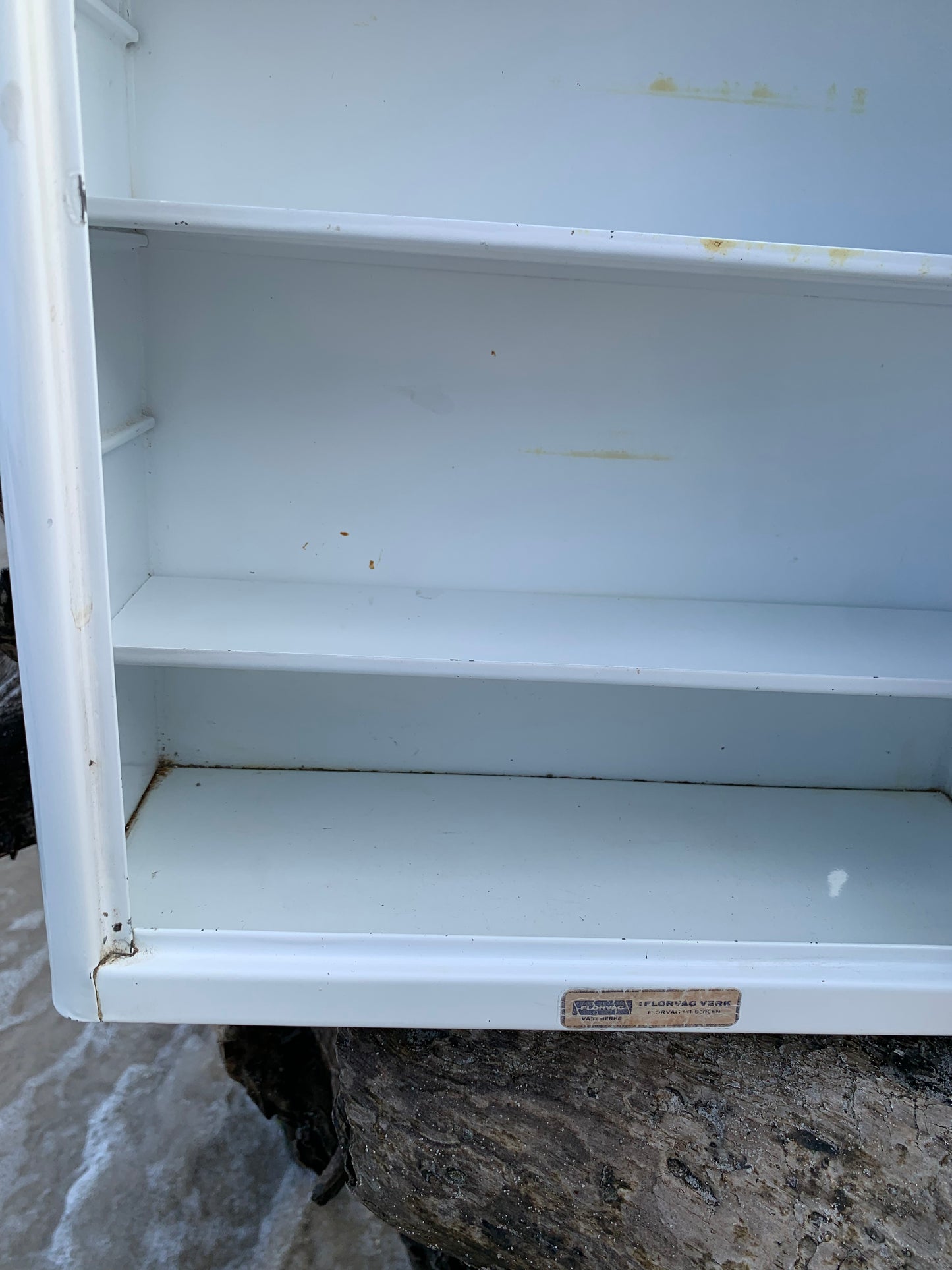 Medizinschrank aus Metall