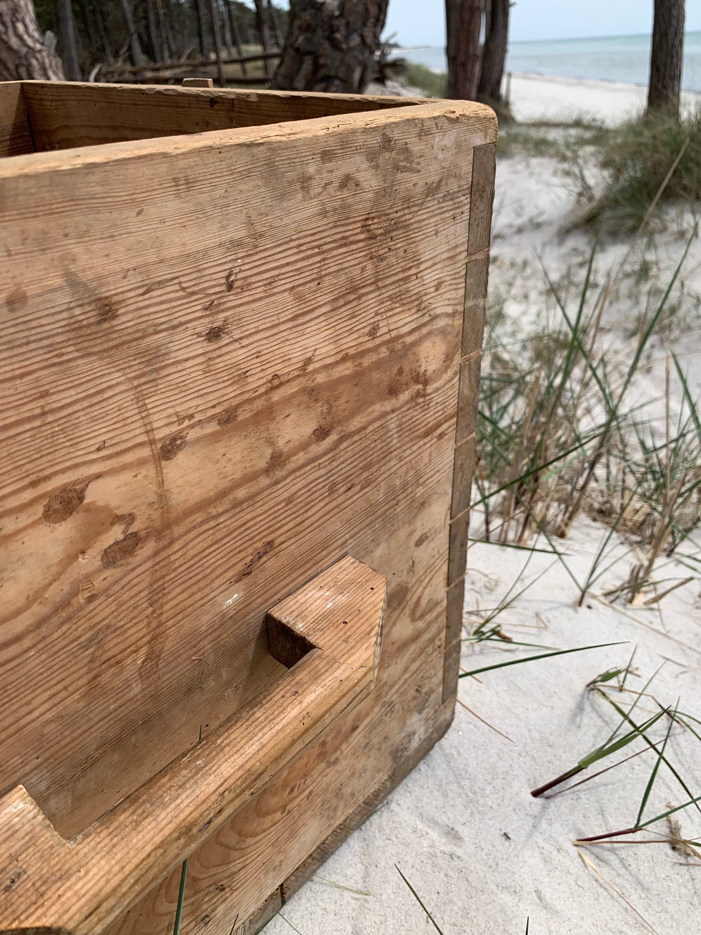 Holzkiste mit zwei Griffen