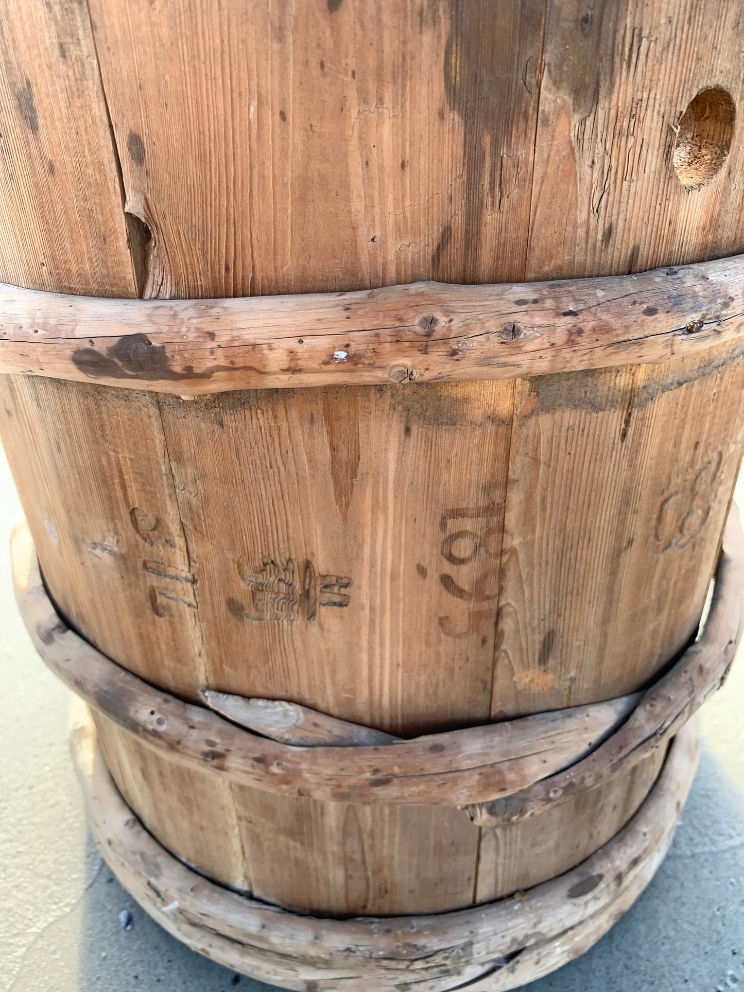 Schöner alter Holzbehälter von 1895