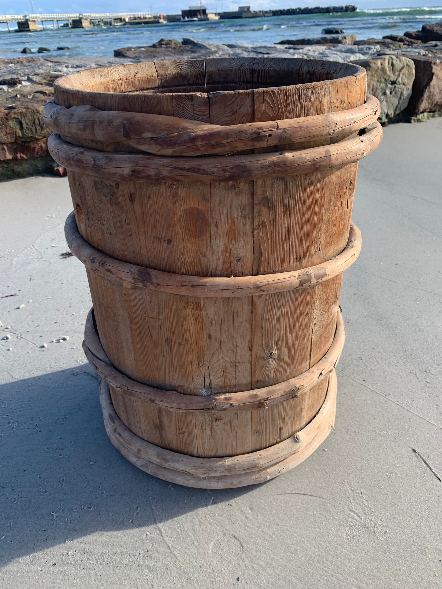 Schöner alter Holzbehälter von 1895