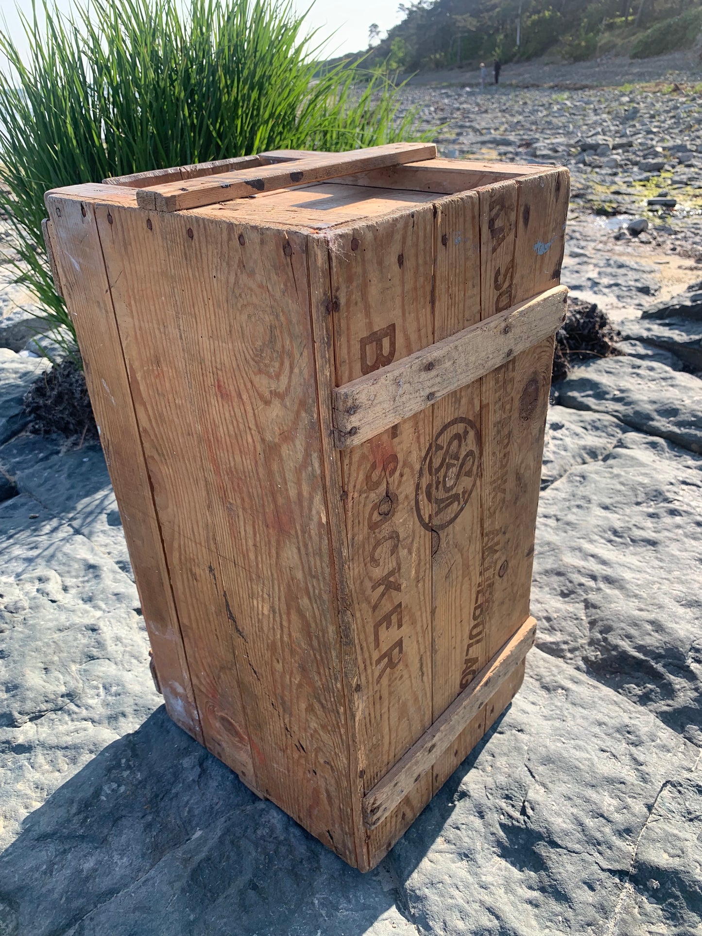 Holzkiste mit Deckel