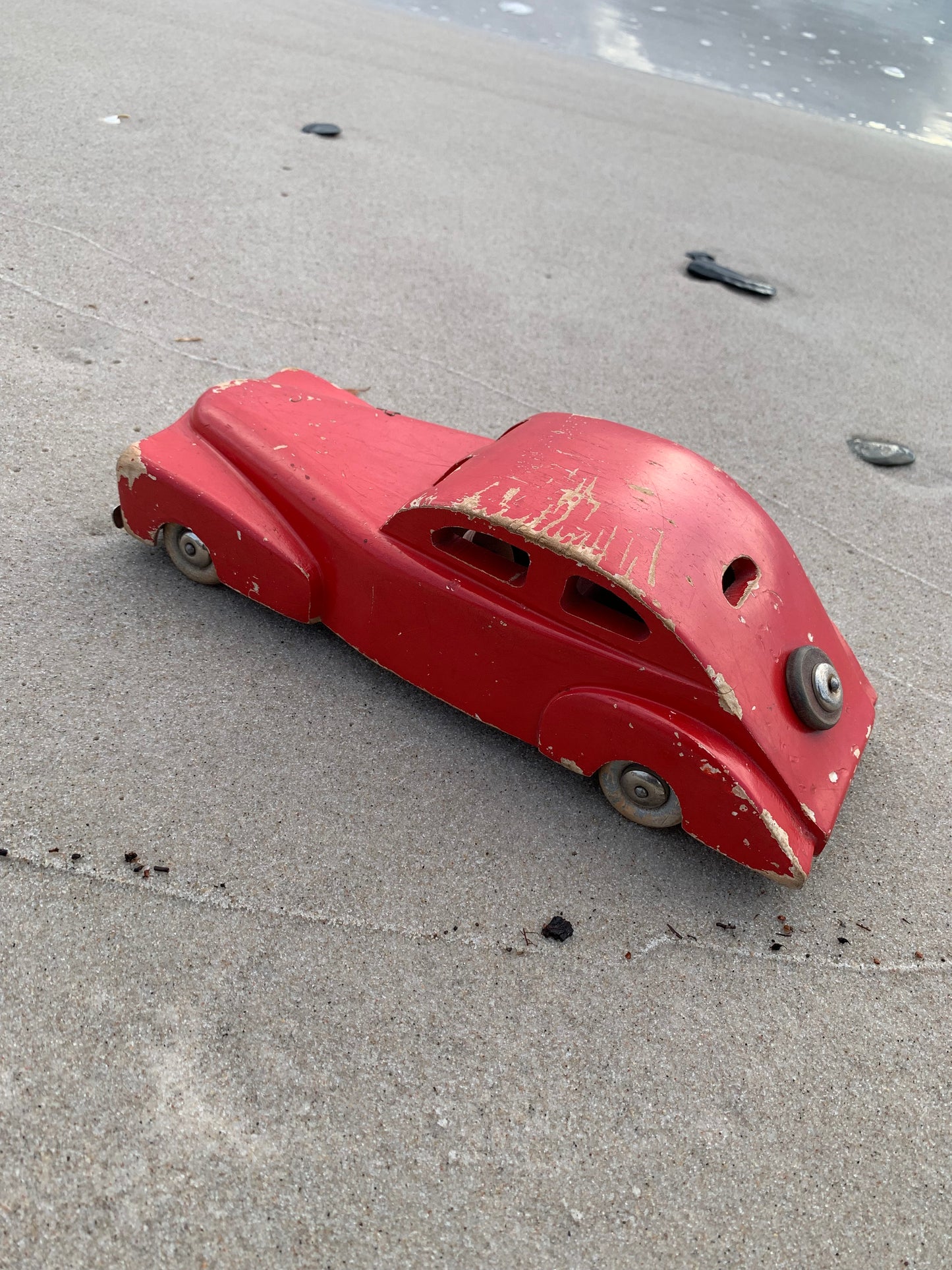 Altes französisches Holzauto