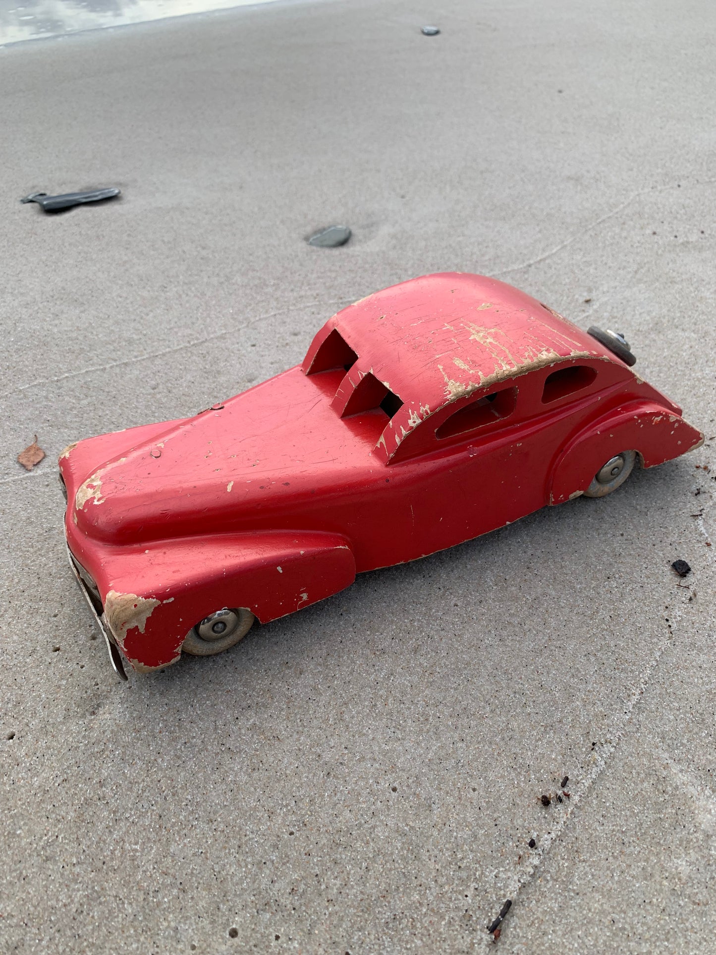 Altes französisches Holzauto