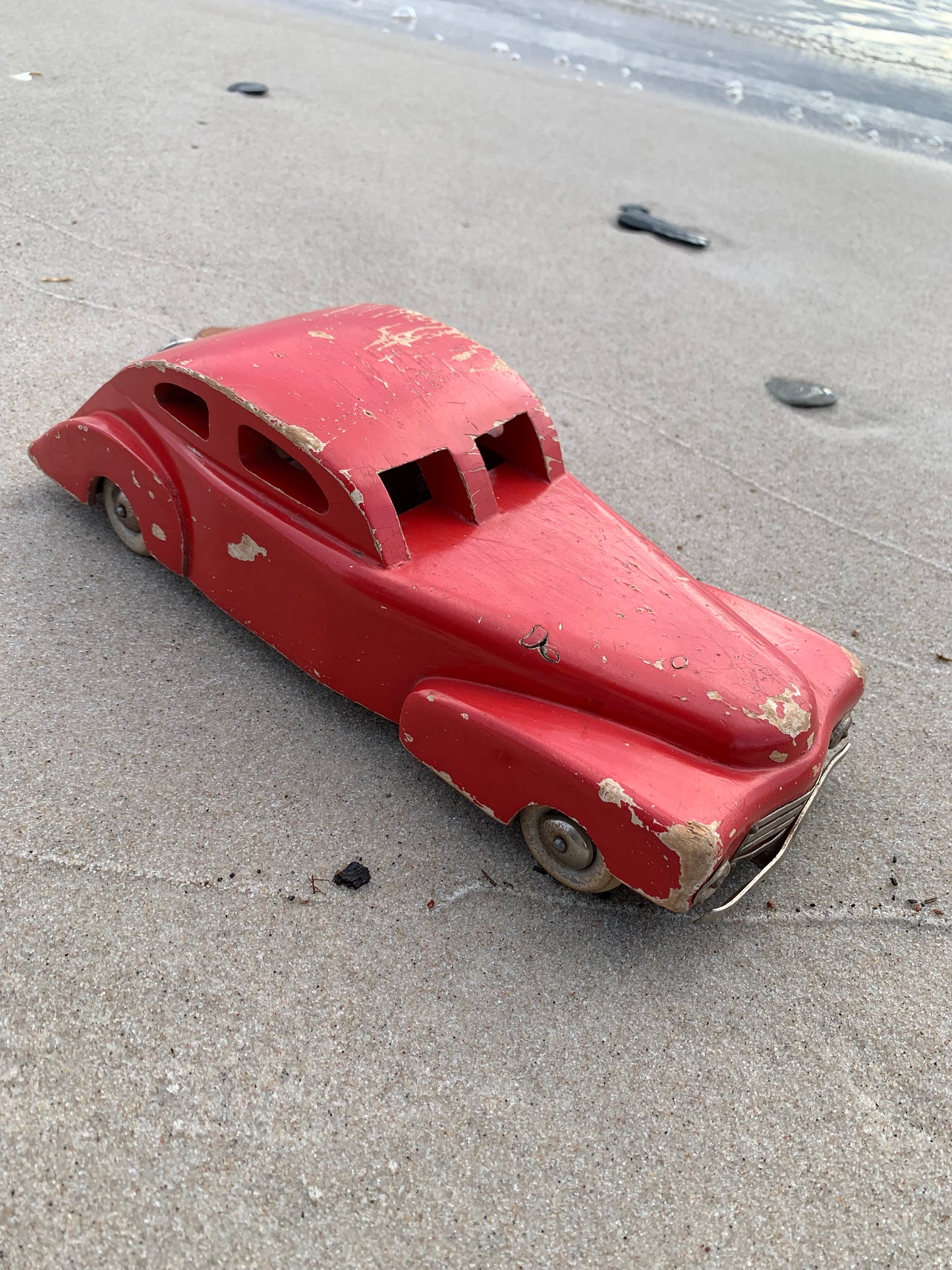 Altes französisches Holzauto