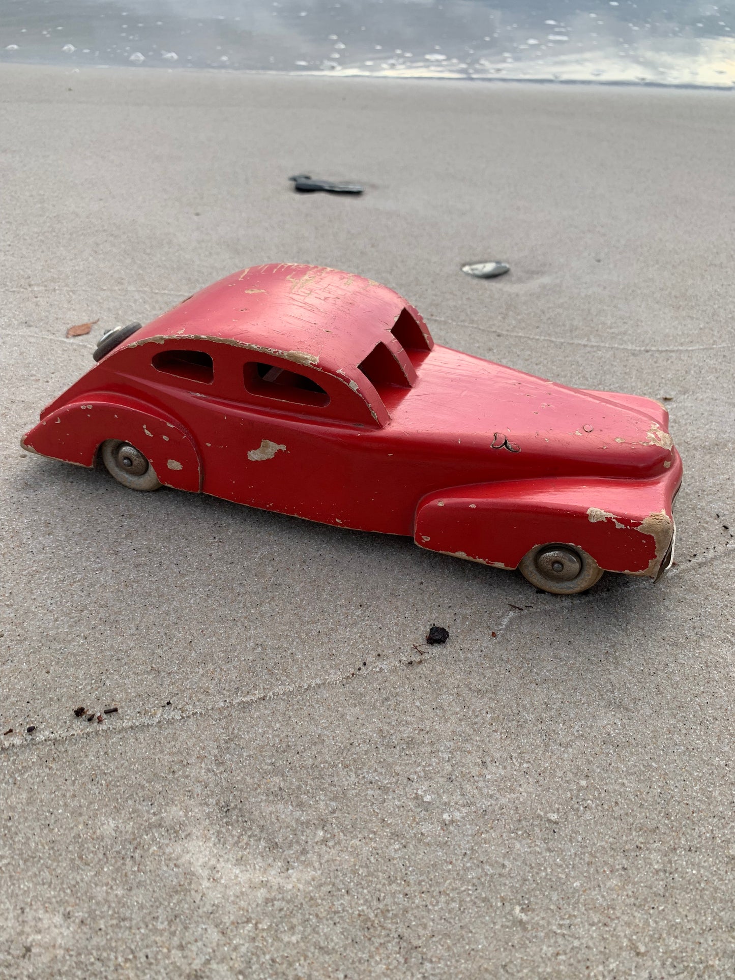 Altes französisches Holzauto