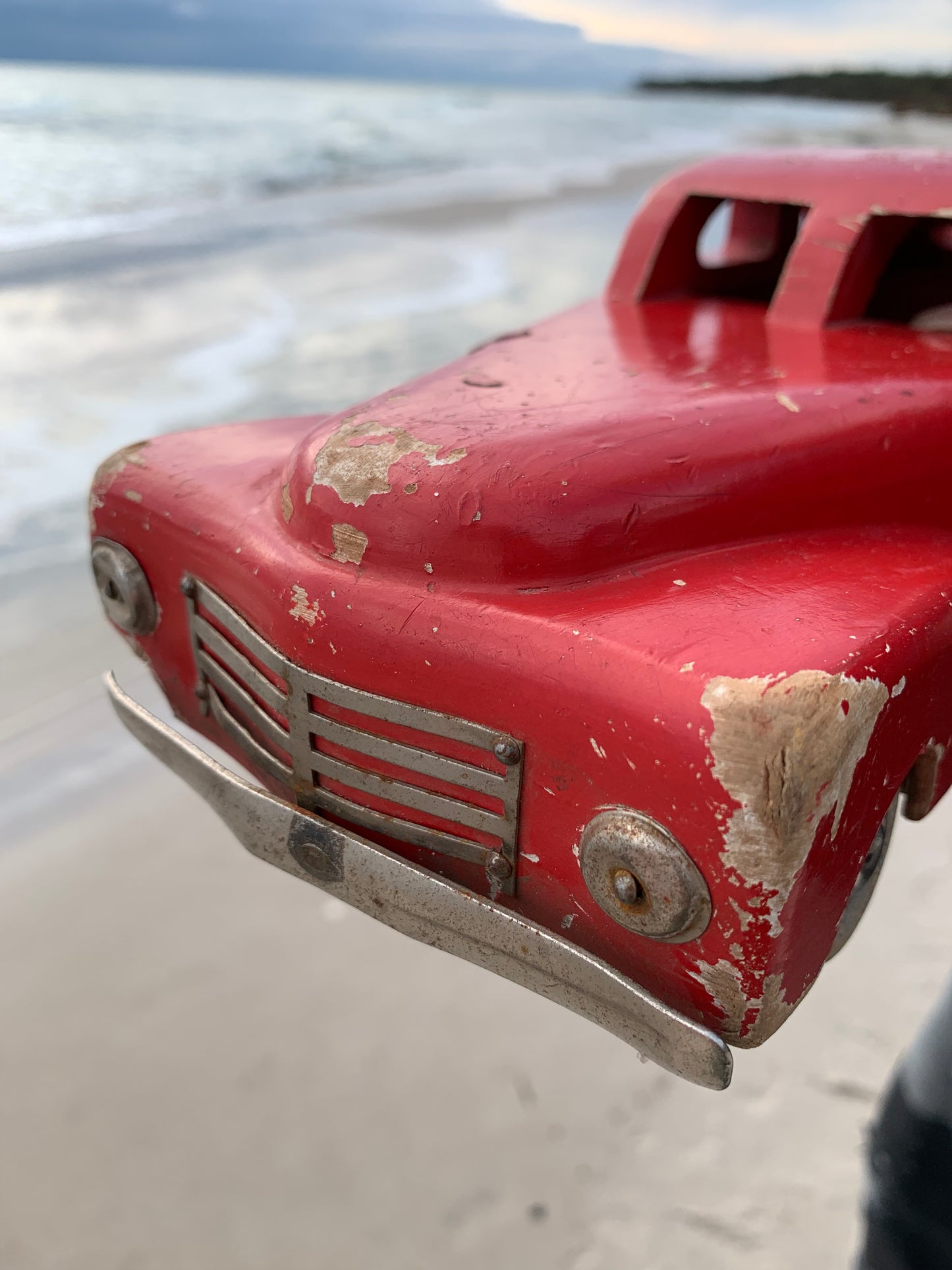 Altes französisches Holzauto