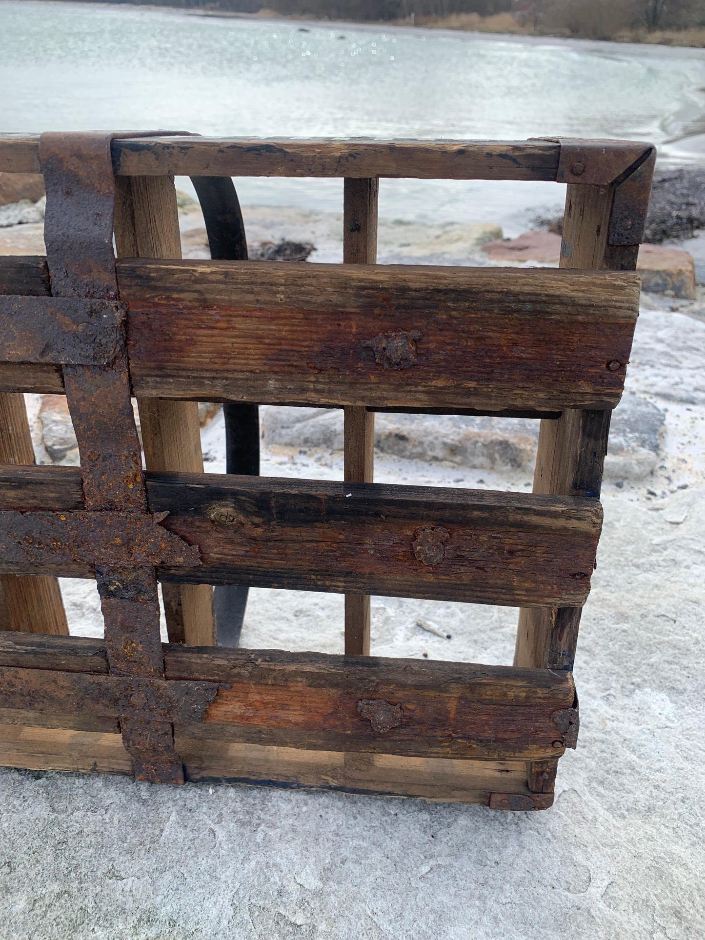 Sehr alte Frydenlund Dose mit Fächereinteilung und Tragegriff