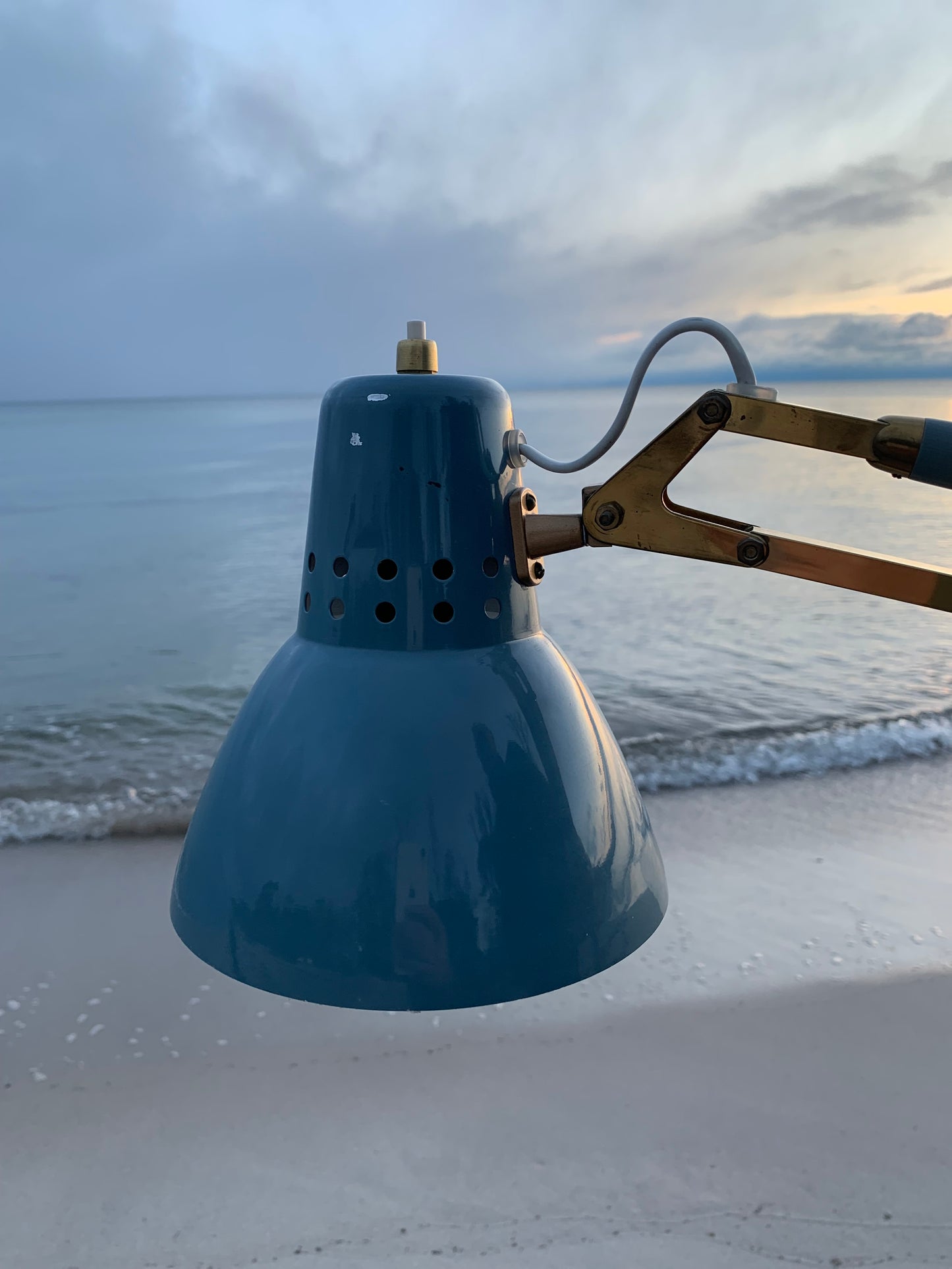 Architekturlampe mit Messingdetails – Grau/Blau