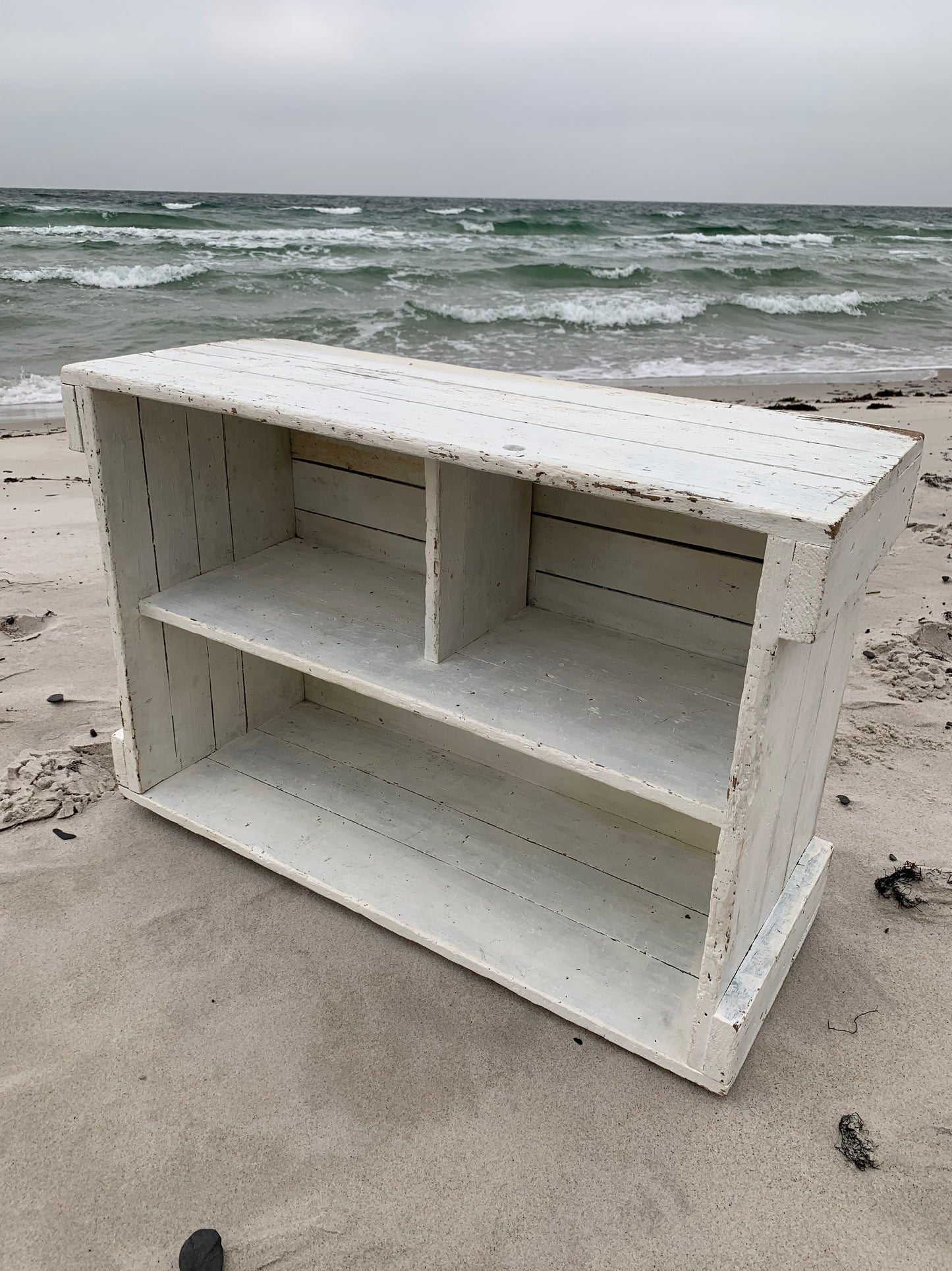 Schönes altes Bücherregal