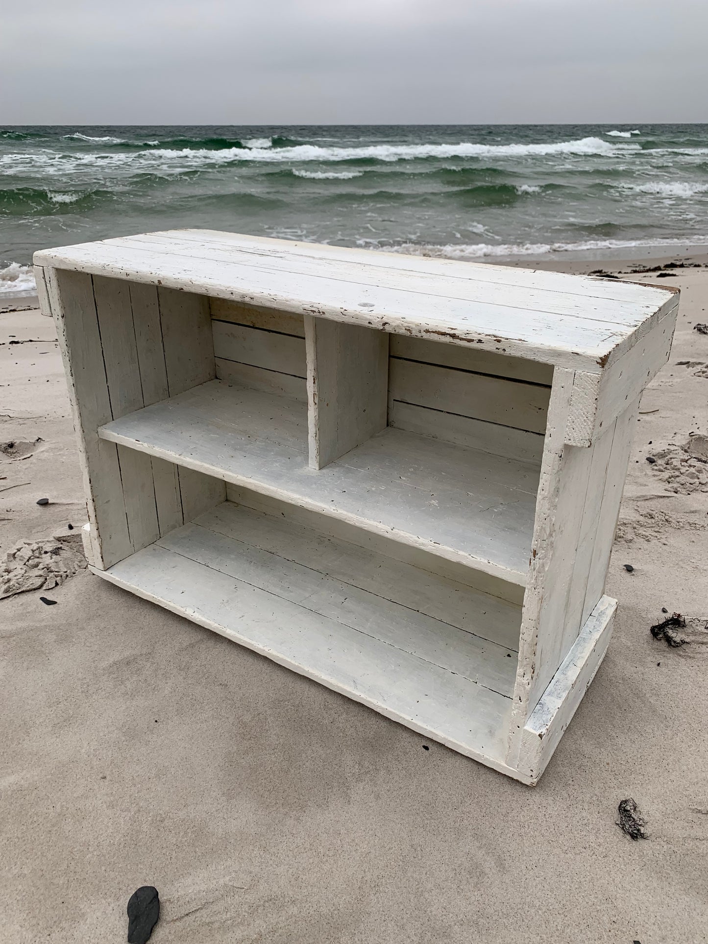 Schönes altes Bücherregal
