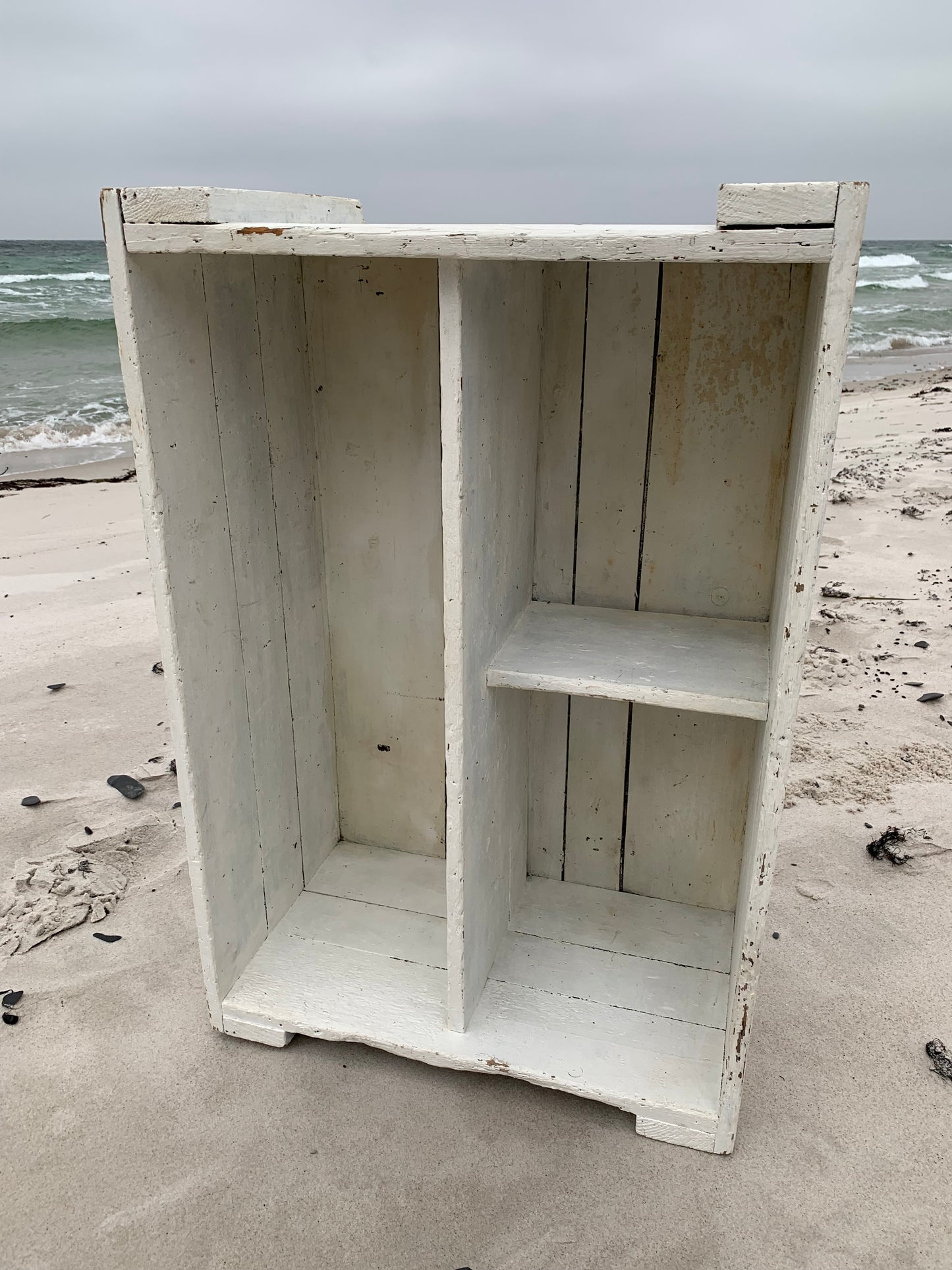 Schönes altes Bücherregal