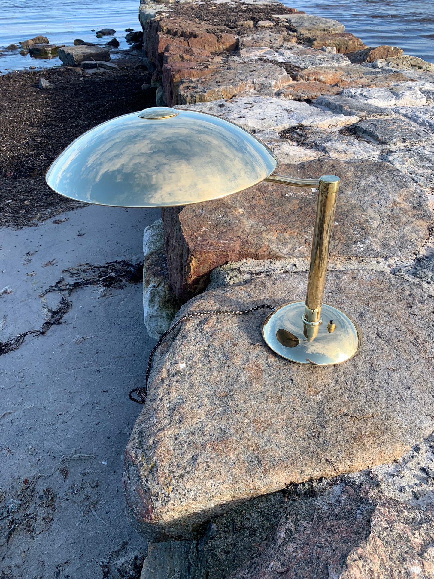 Egon Hildebrand Messinglampe mit Schwenkarm