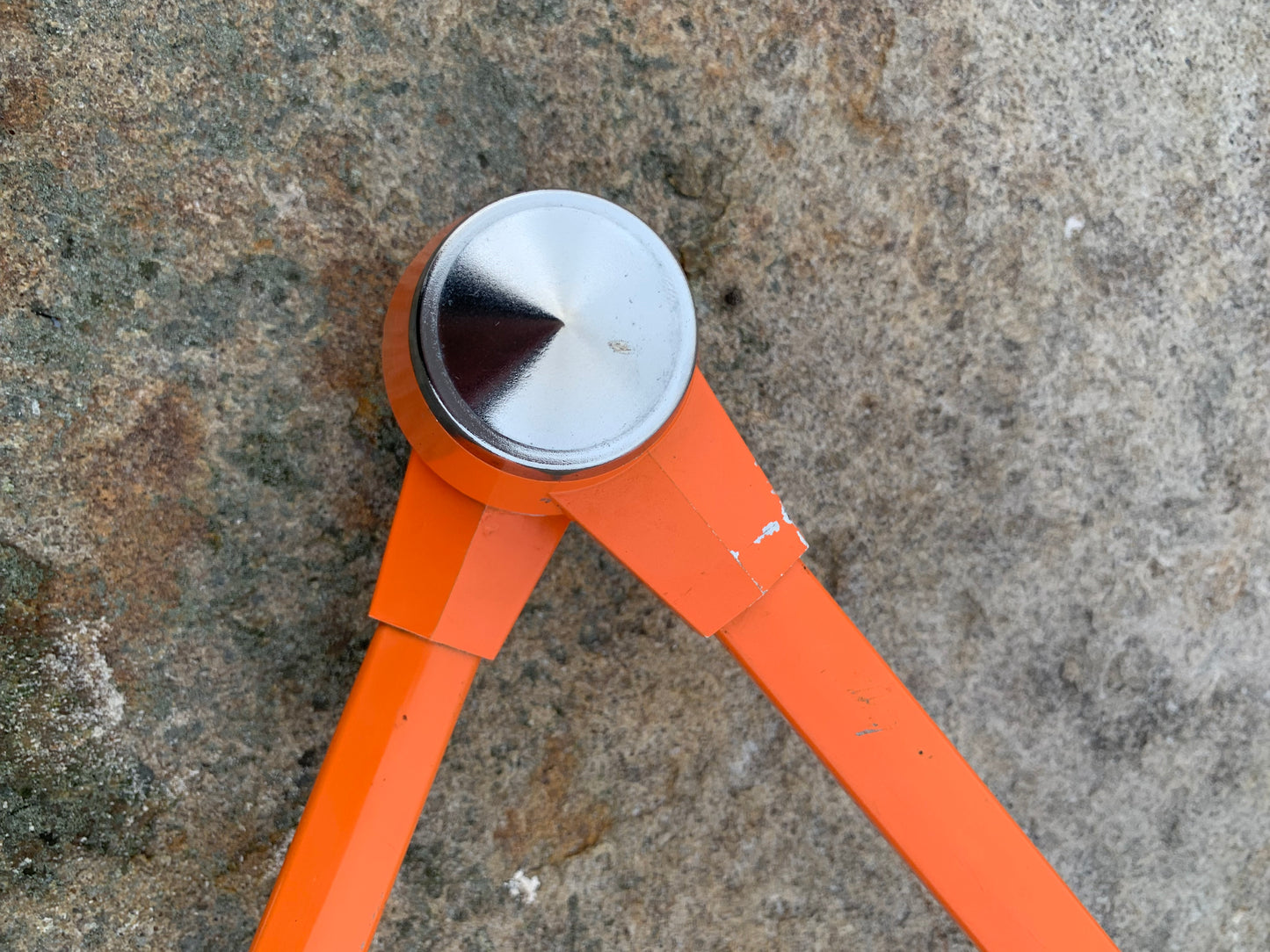 Jieldé-Lampe mit Tischhalterung