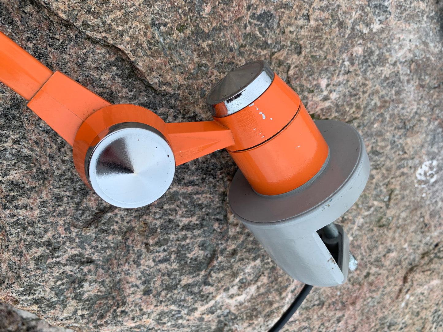 Jieldé-Lampe mit Tischhalterung