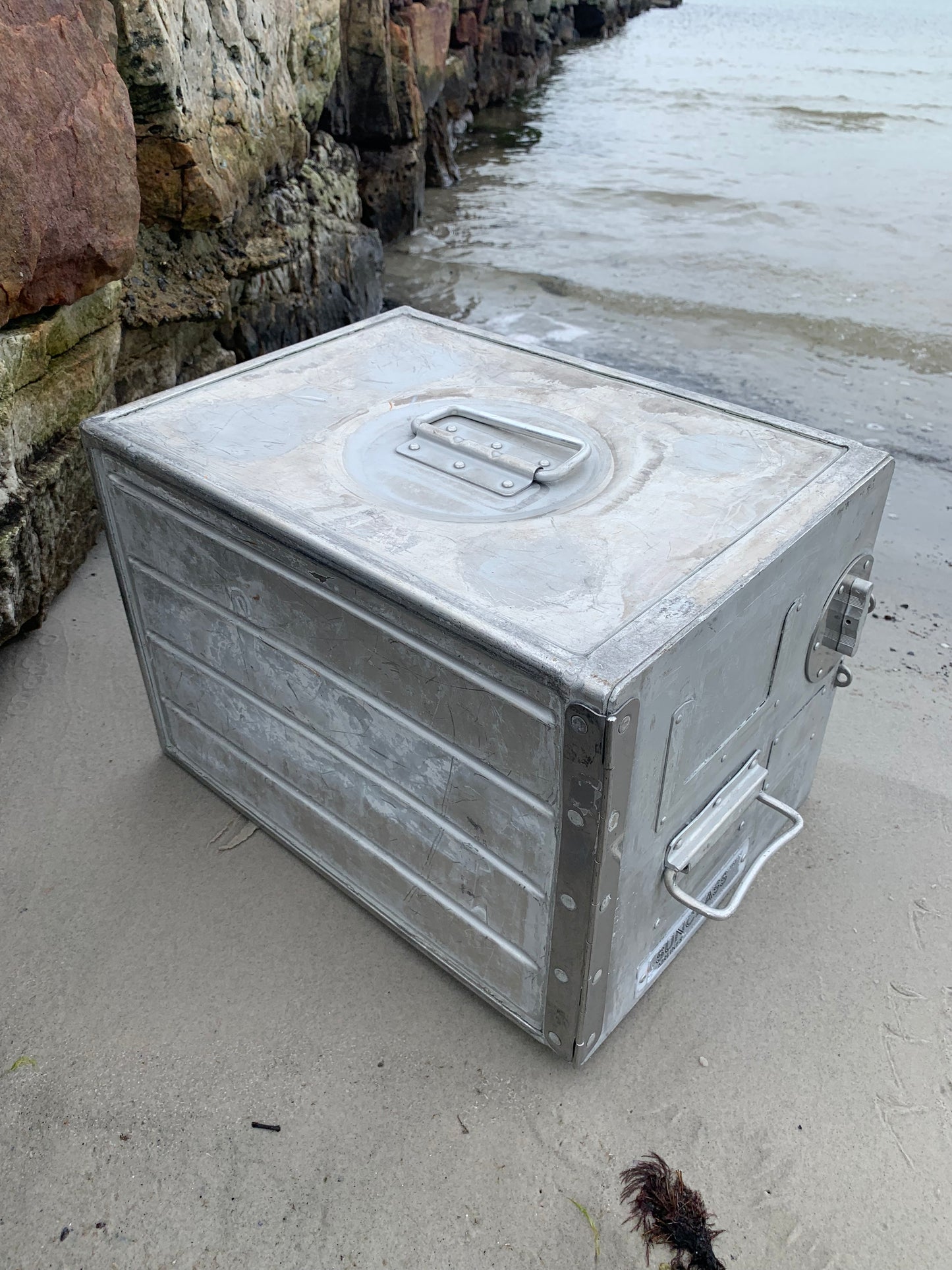Kabinenschrank aus Flugzeugen