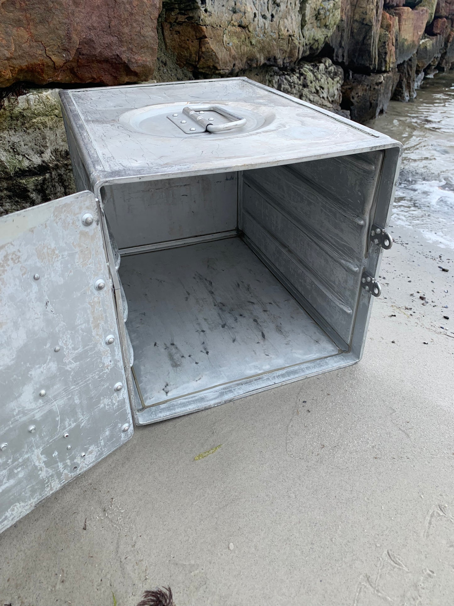 Kabinenschrank aus Flugzeugen