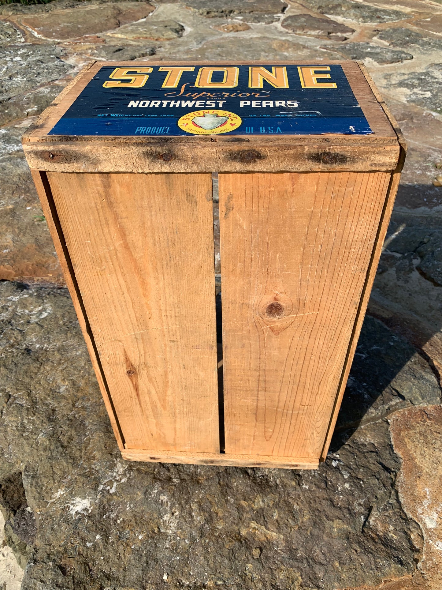 Holzkiste mit originalem Werbeetikett