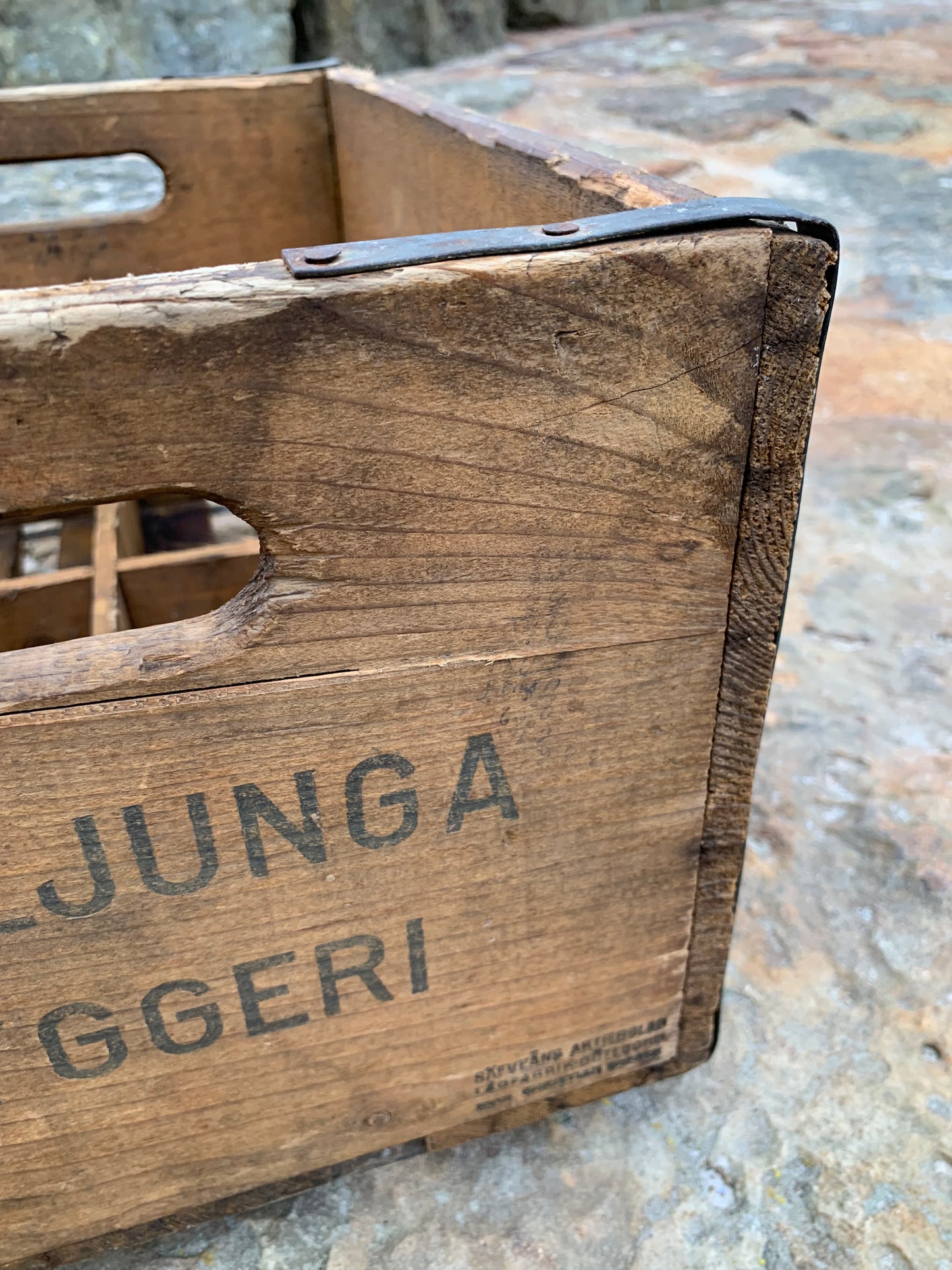 Holzkiste der Brauerei Svenljunga