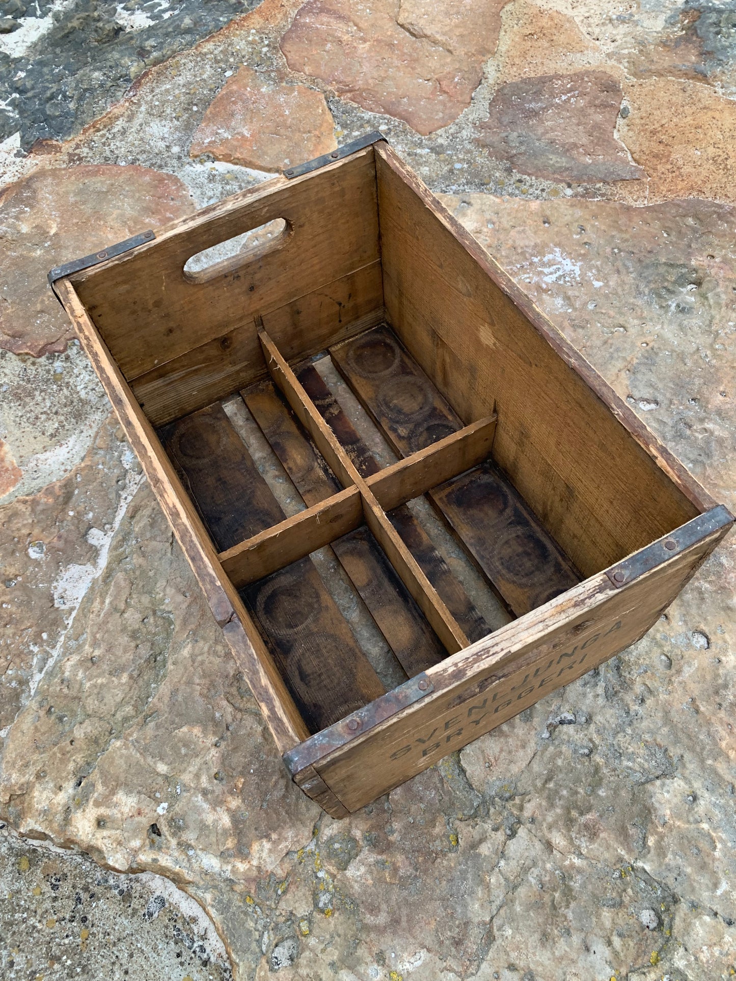 Holzkiste der Brauerei Svenljunga