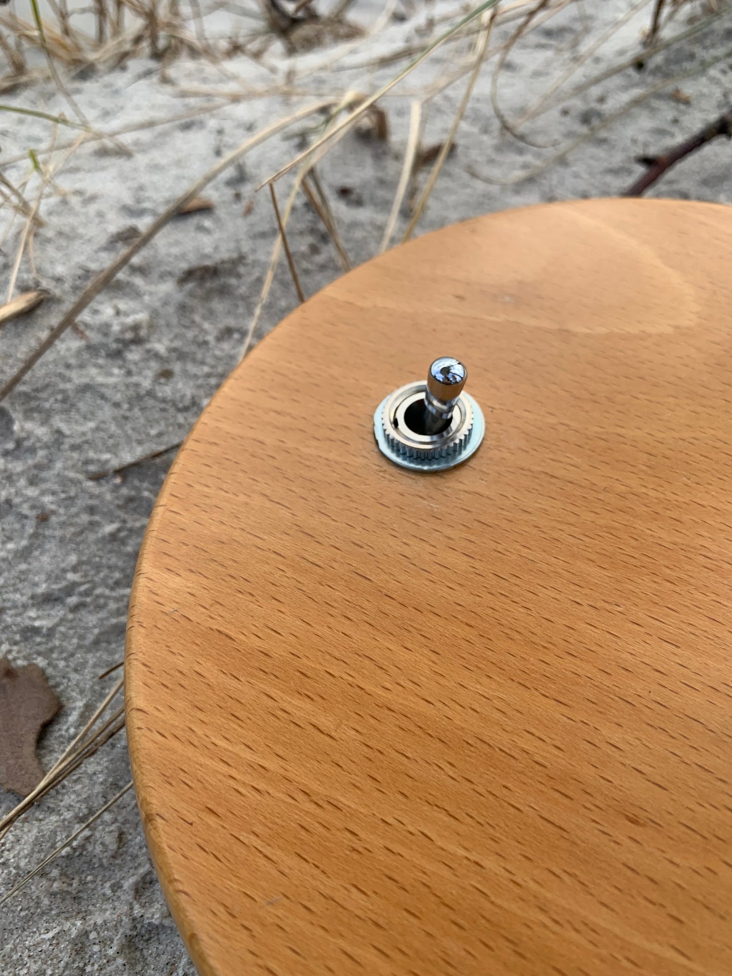 Koranda-Lampe – Chrom und Holz