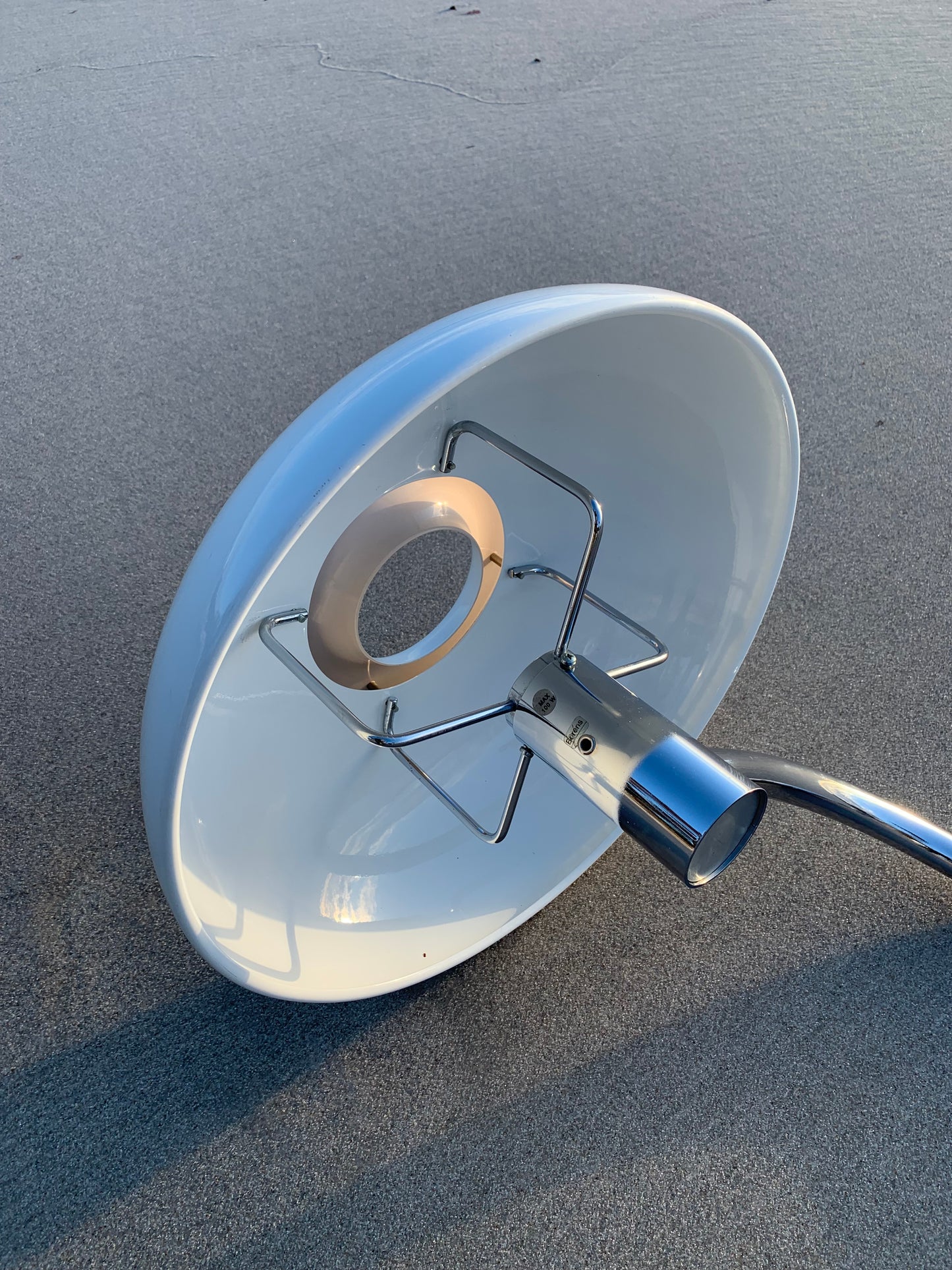 Lampe von einer Bank in Schweden