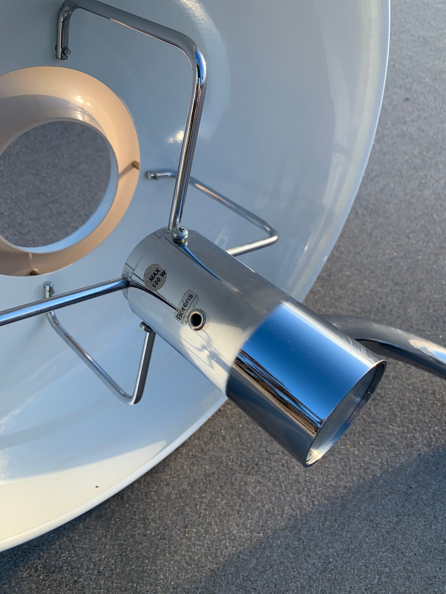 Lampe von einer Bank in Schweden