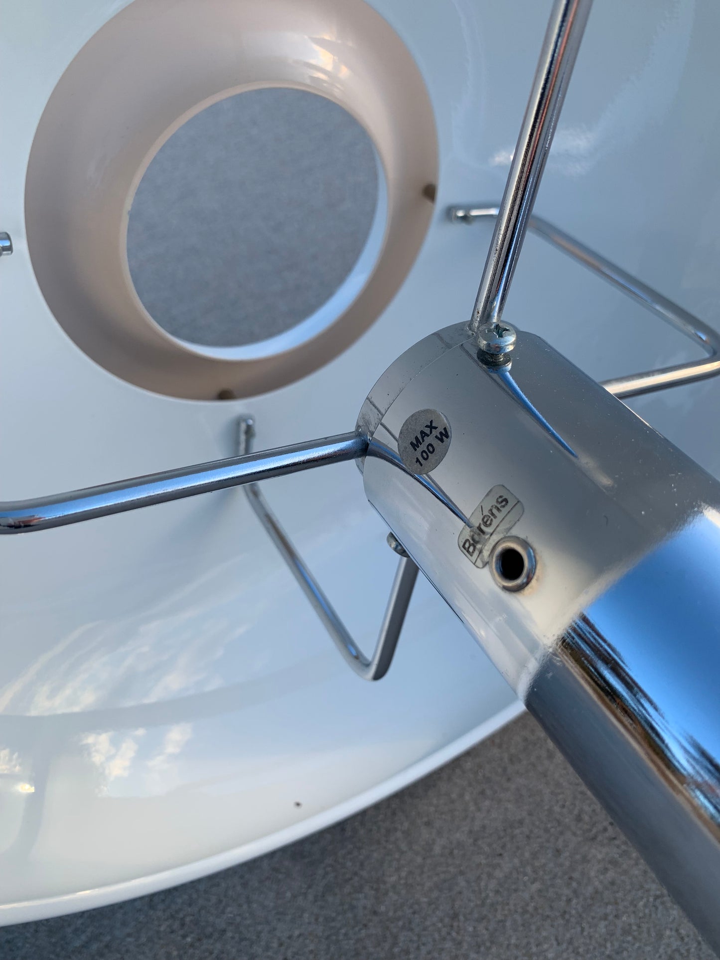 Lampe von einer Bank in Schweden