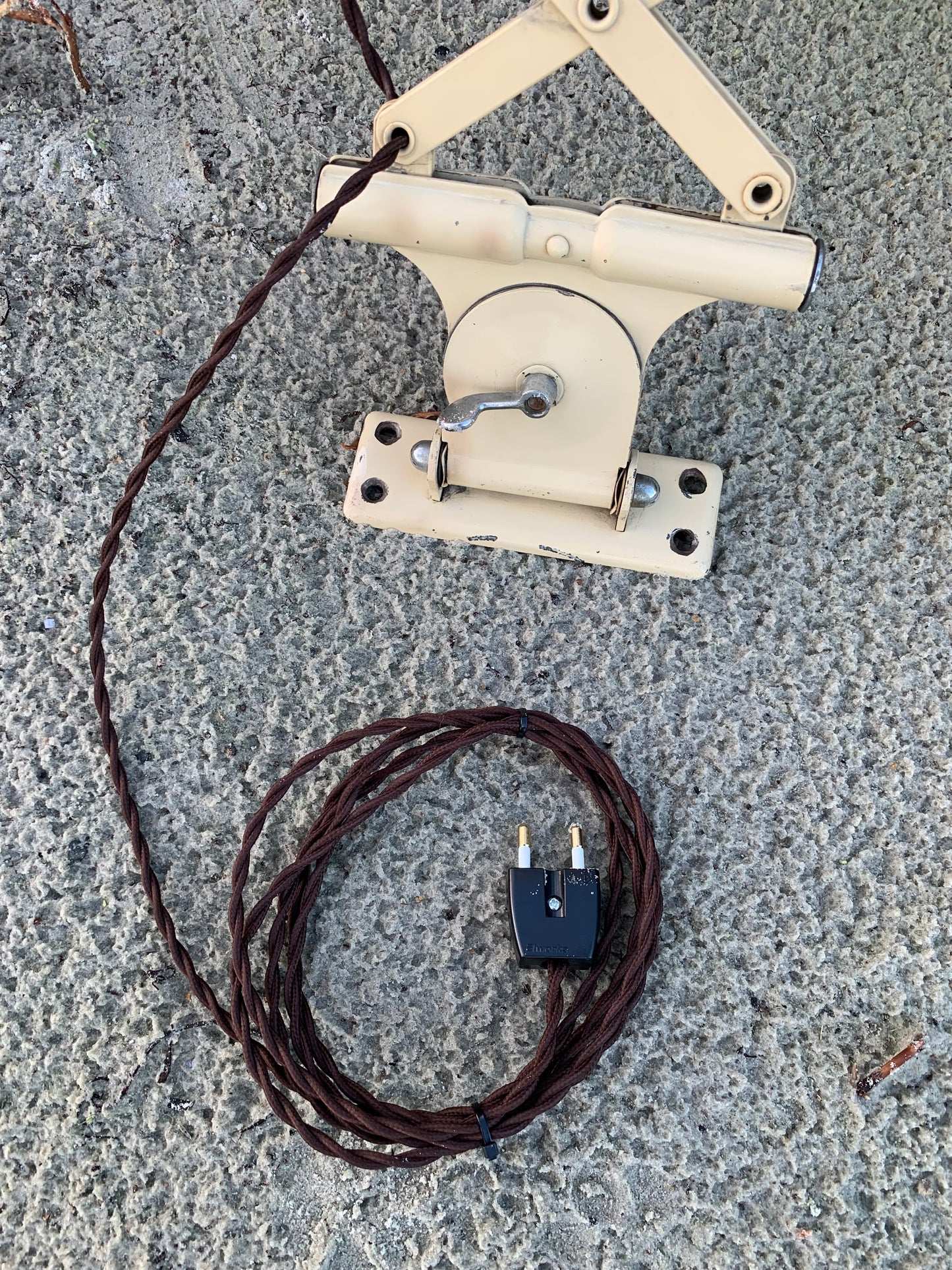 Kaiser Idell 6614 - Original Creme (das große Modell)