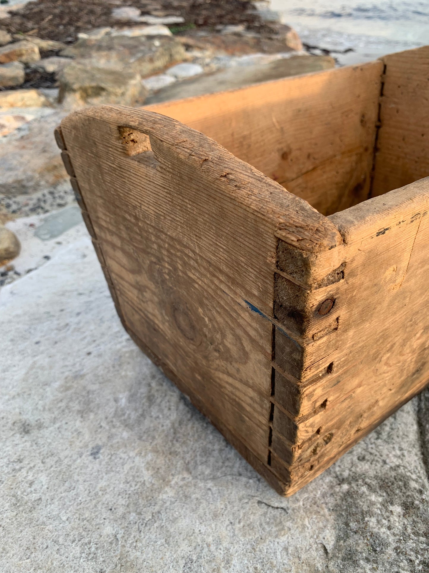 Alte und sehr charmante Holzkiste