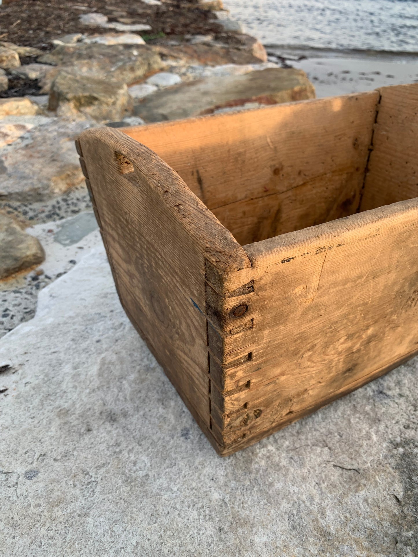 Alte und sehr charmante Holzkiste