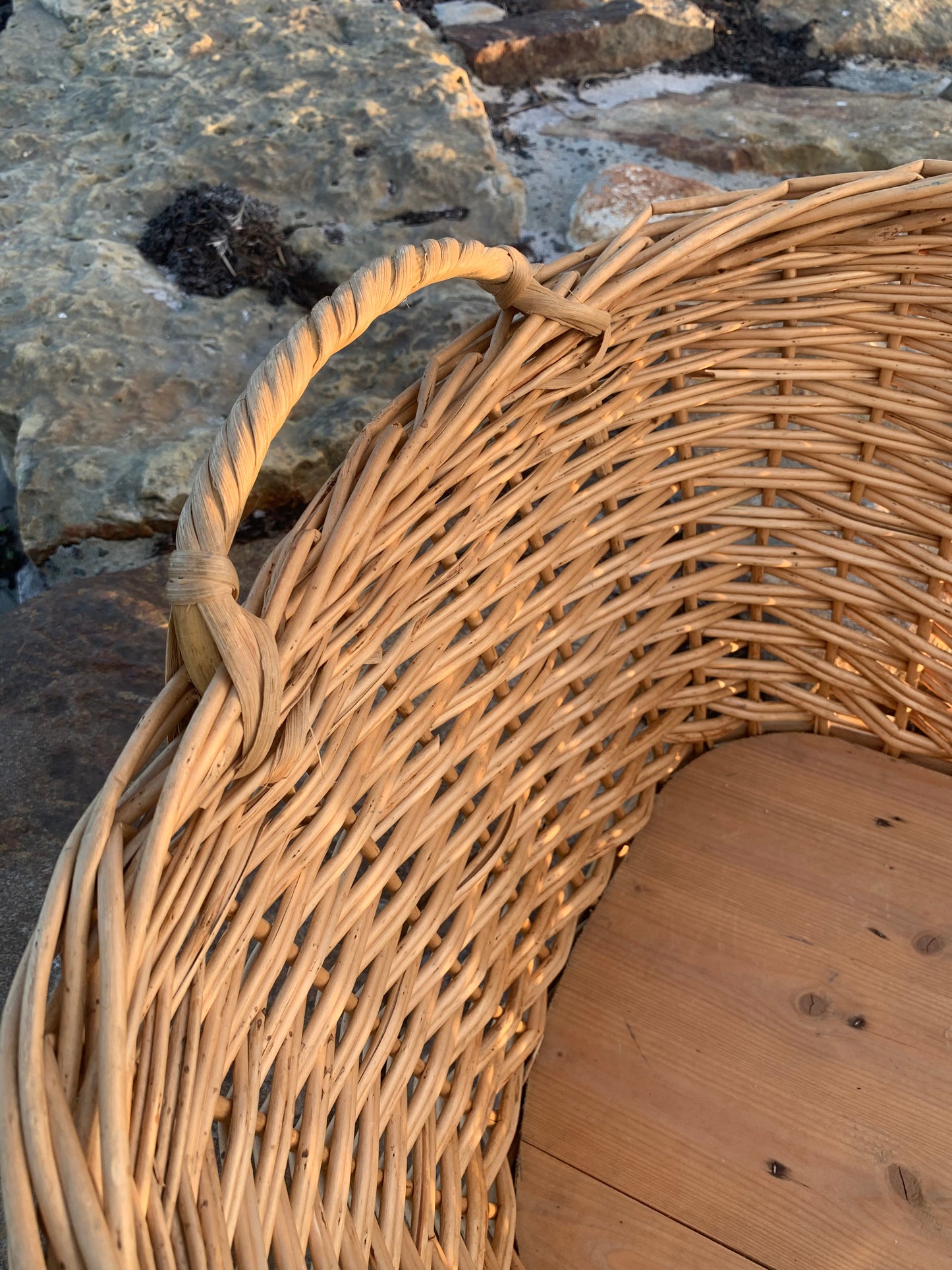Wäschekorb mit Holzboden