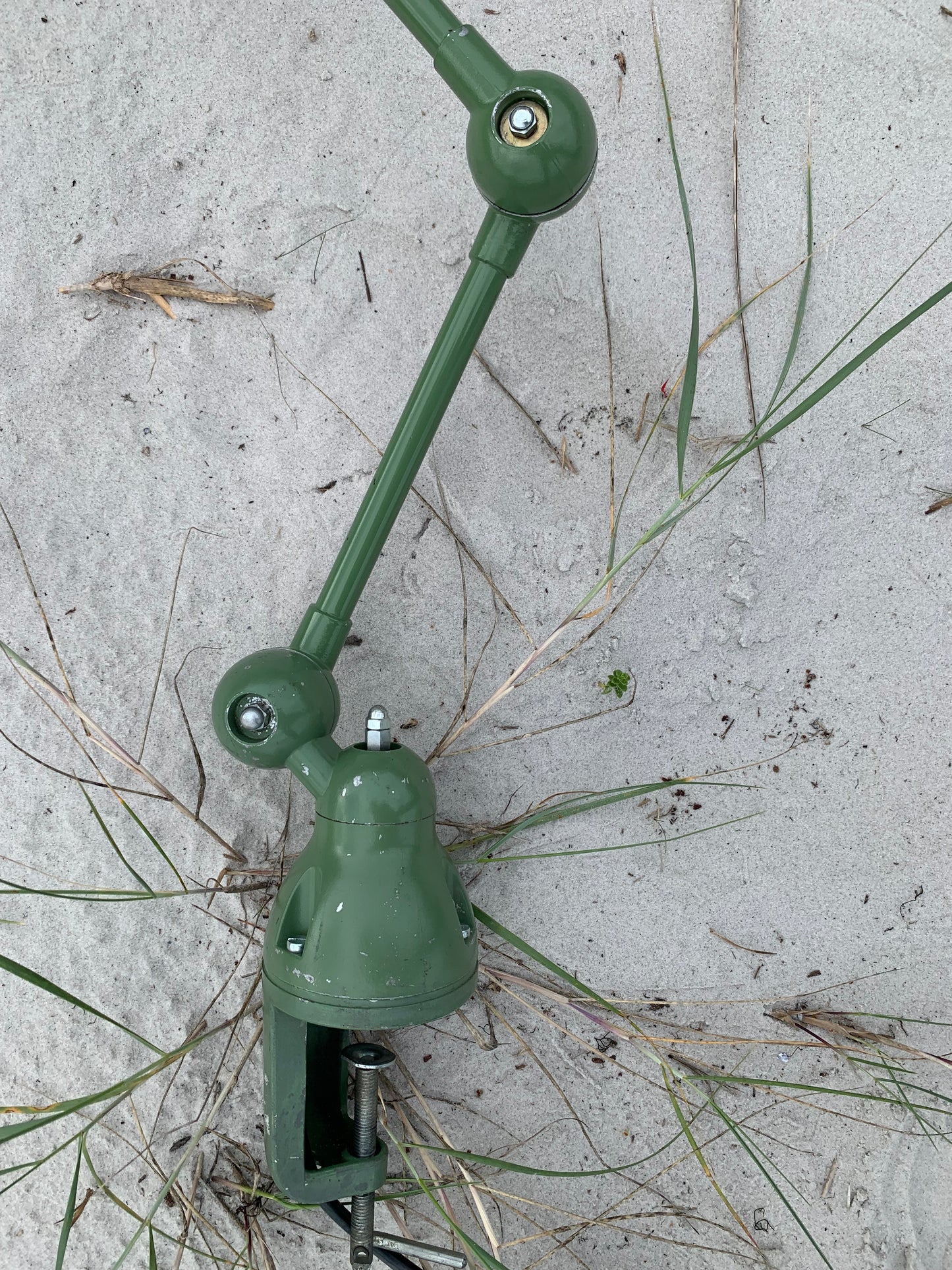 Jieldé mit 3 Armen und Tischbeschlägen – Grün