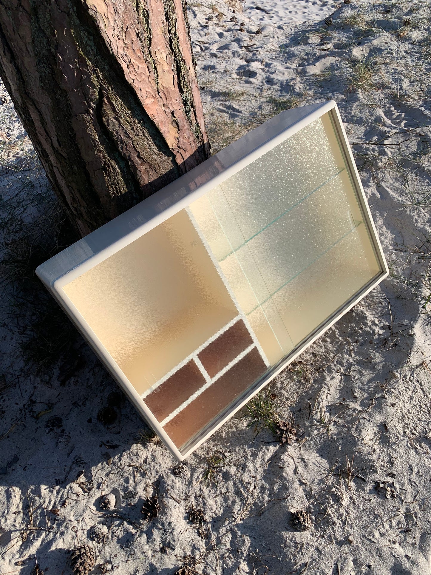 Medizinschrank mit Glastüren