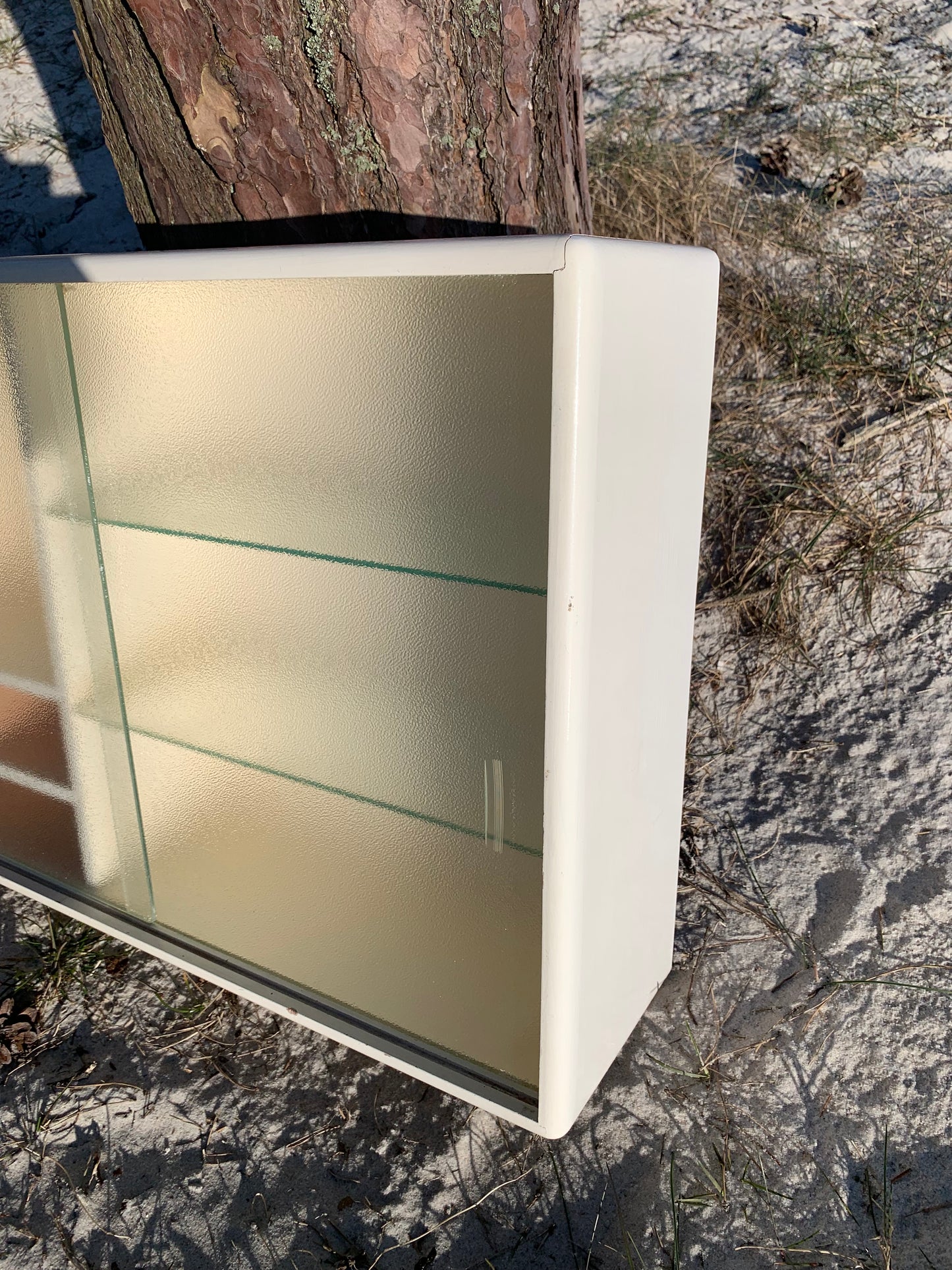 Medizinschrank mit Glastüren
