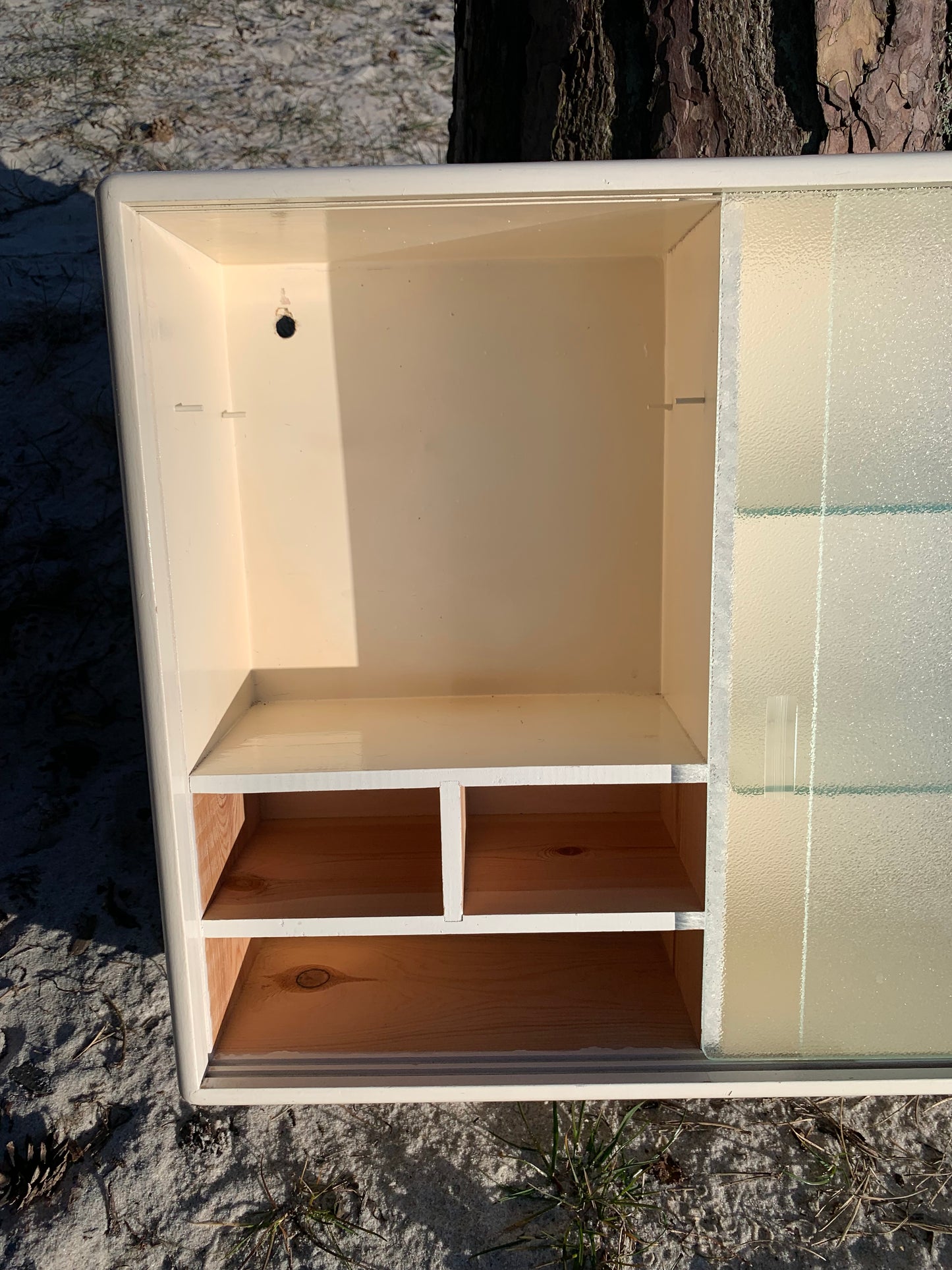 Medizinschrank mit Glastüren
