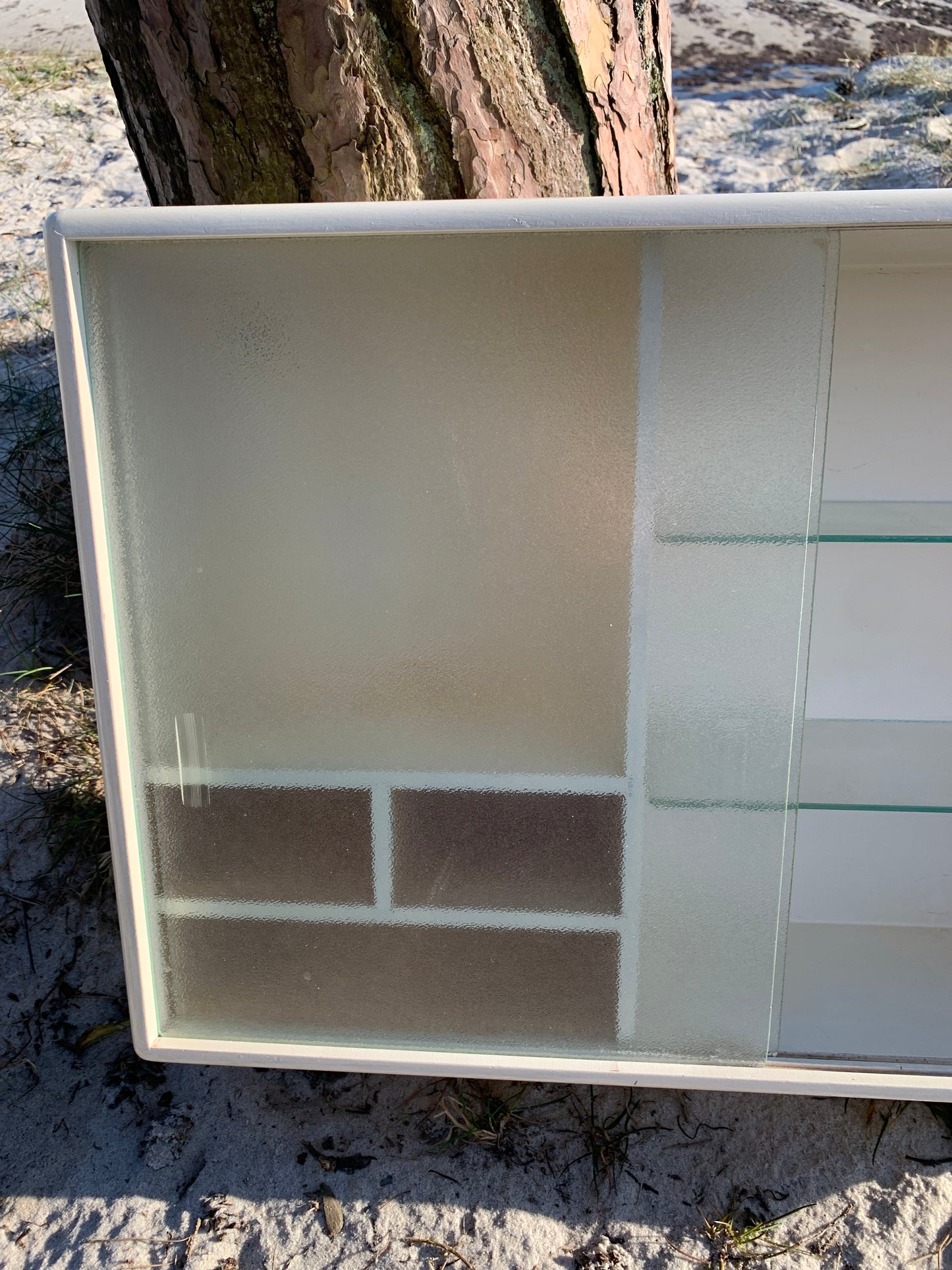 Medizinschrank mit Glastüren