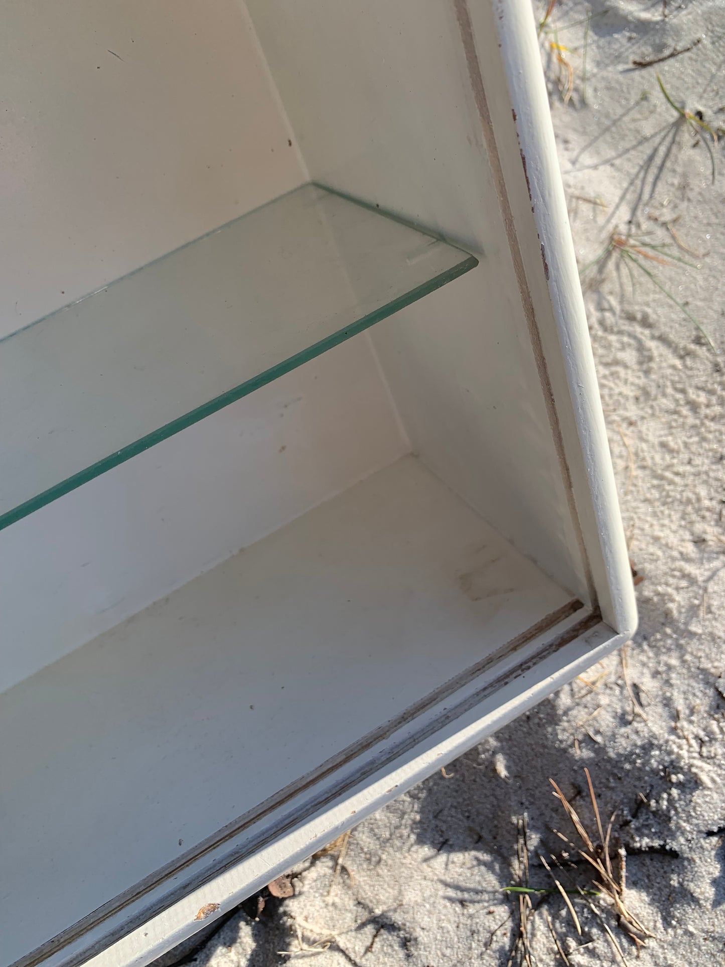 Medizinschrank mit Glastüren