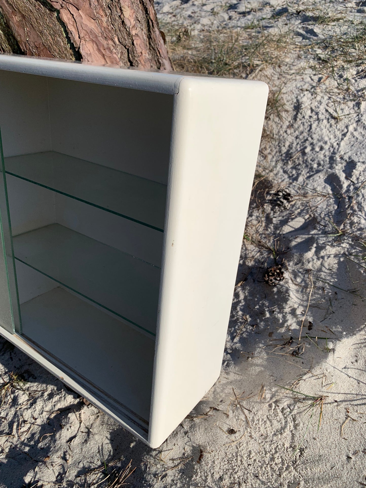 Medizinschrank mit Glastüren