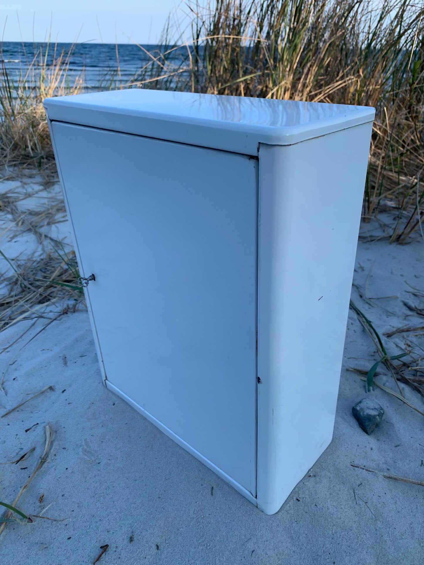 Medizinschrank aus Metall