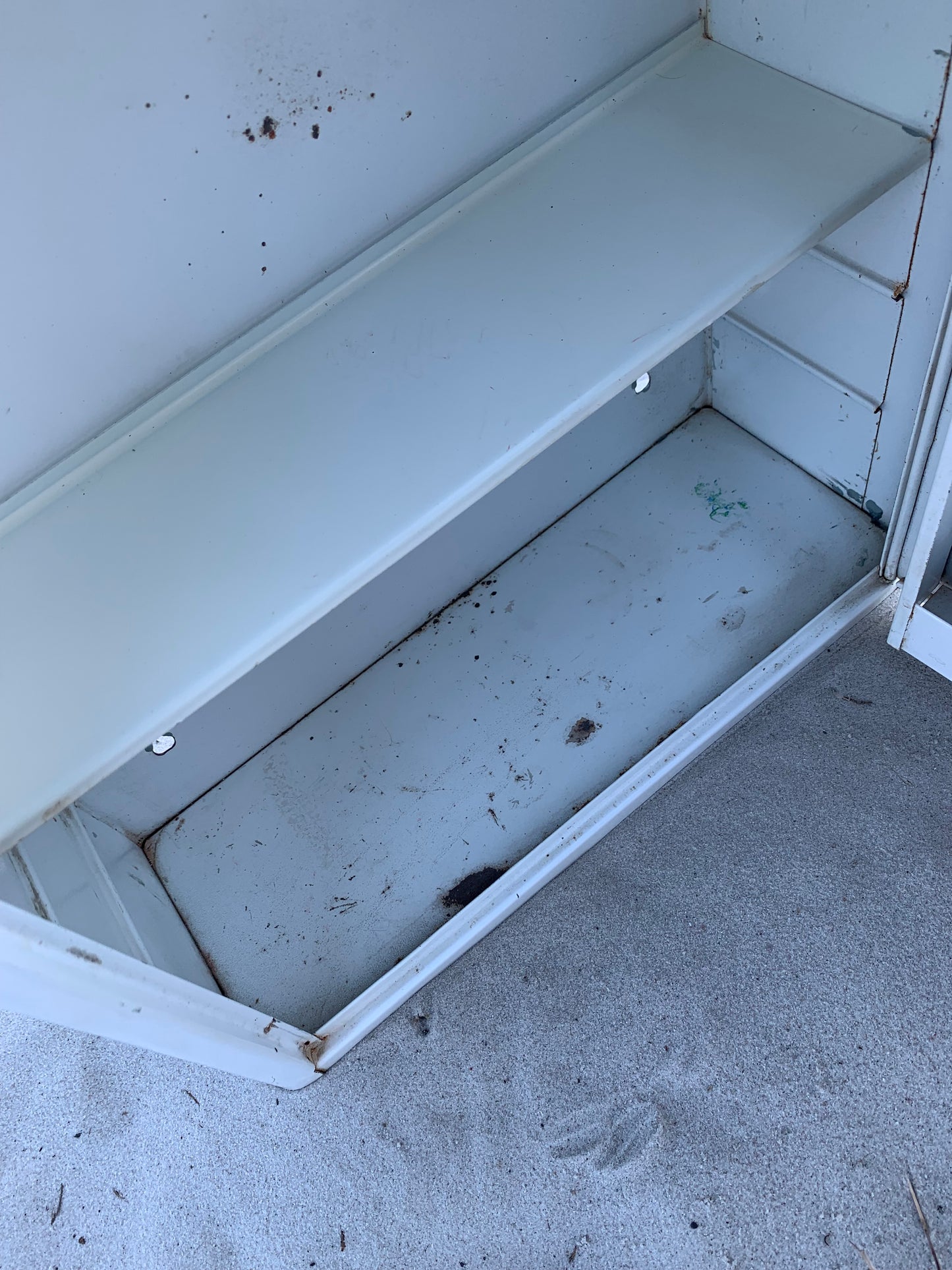 Medizinschrank aus Metall