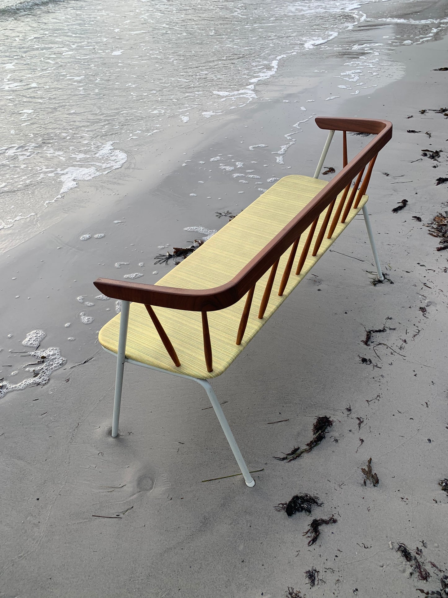 Bank mit feinen Holzdetails