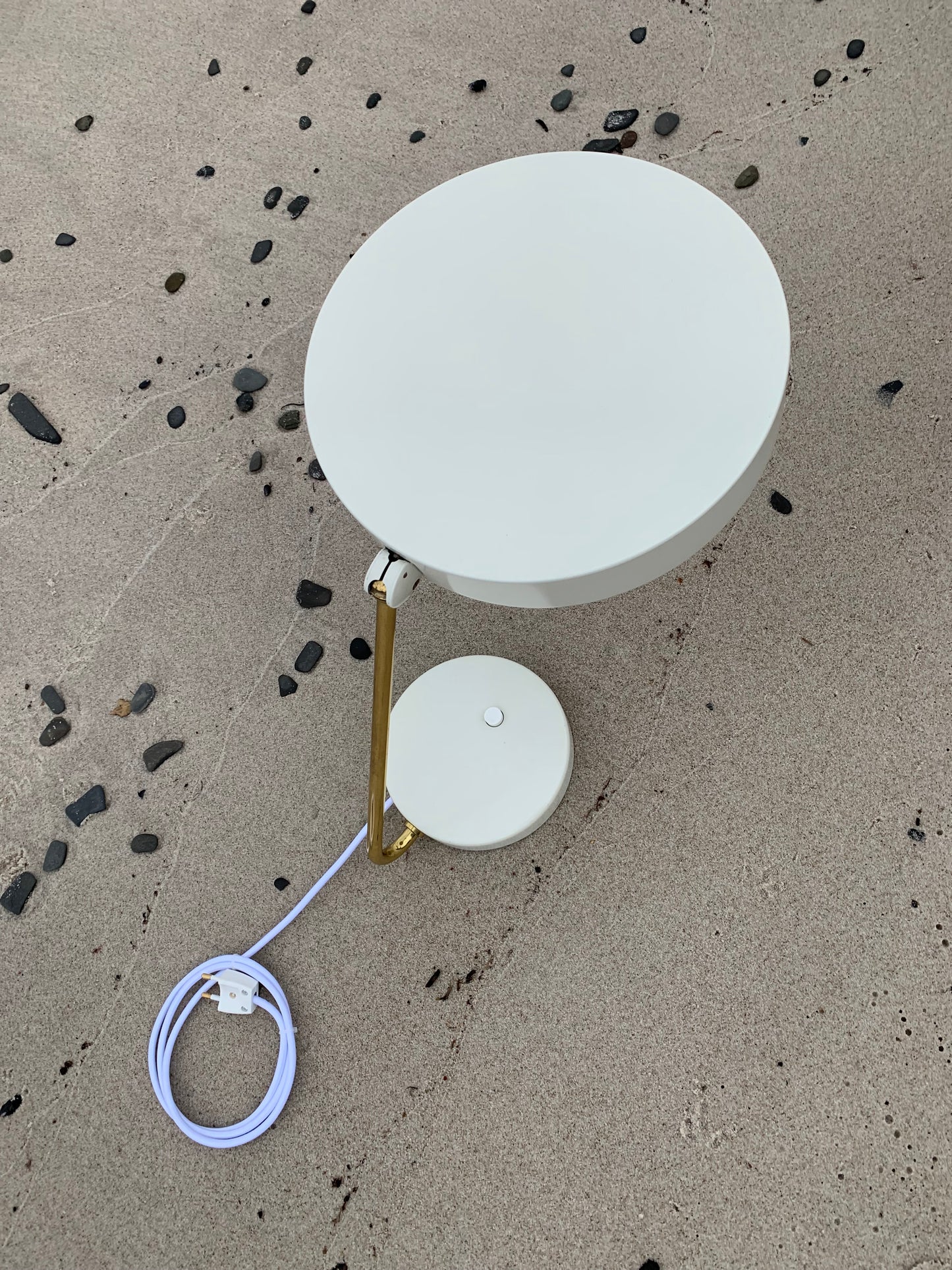 Kaiser Idell 6885 – Creme/Messing